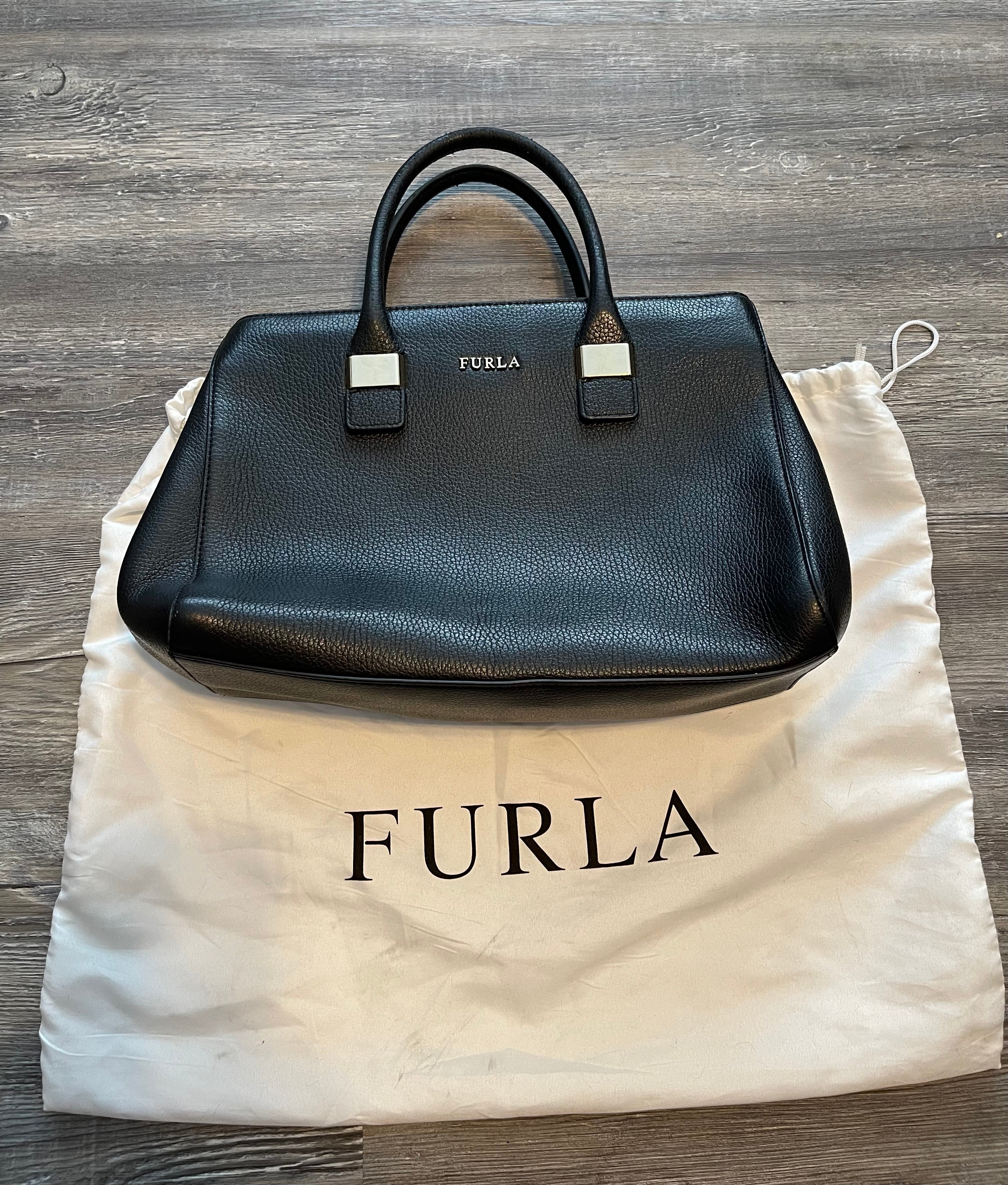 Mentore di vestiti Selma, Texas, Borsa a mano di Furla Dimensioni: Medio