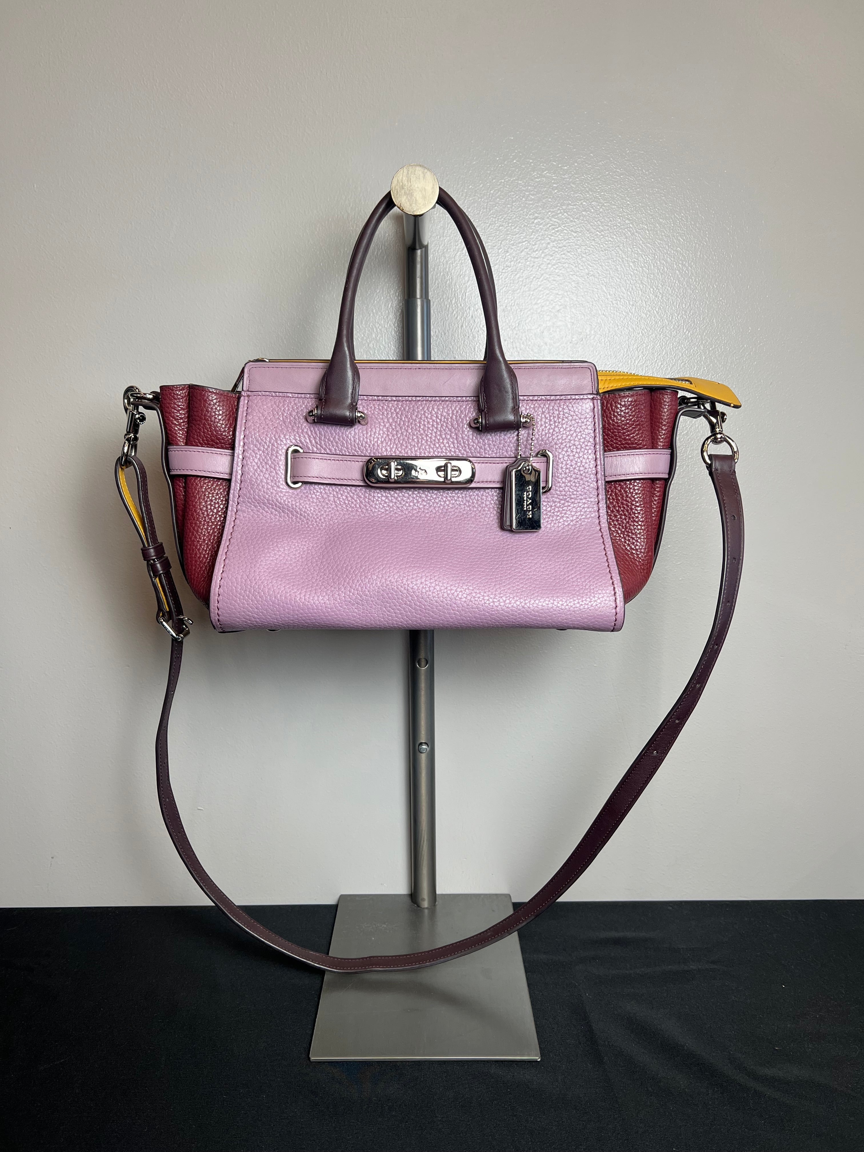 Mentore di vestiti Omaha Nebraska, Crossbody Designer By Coach Dimensioni: Medio