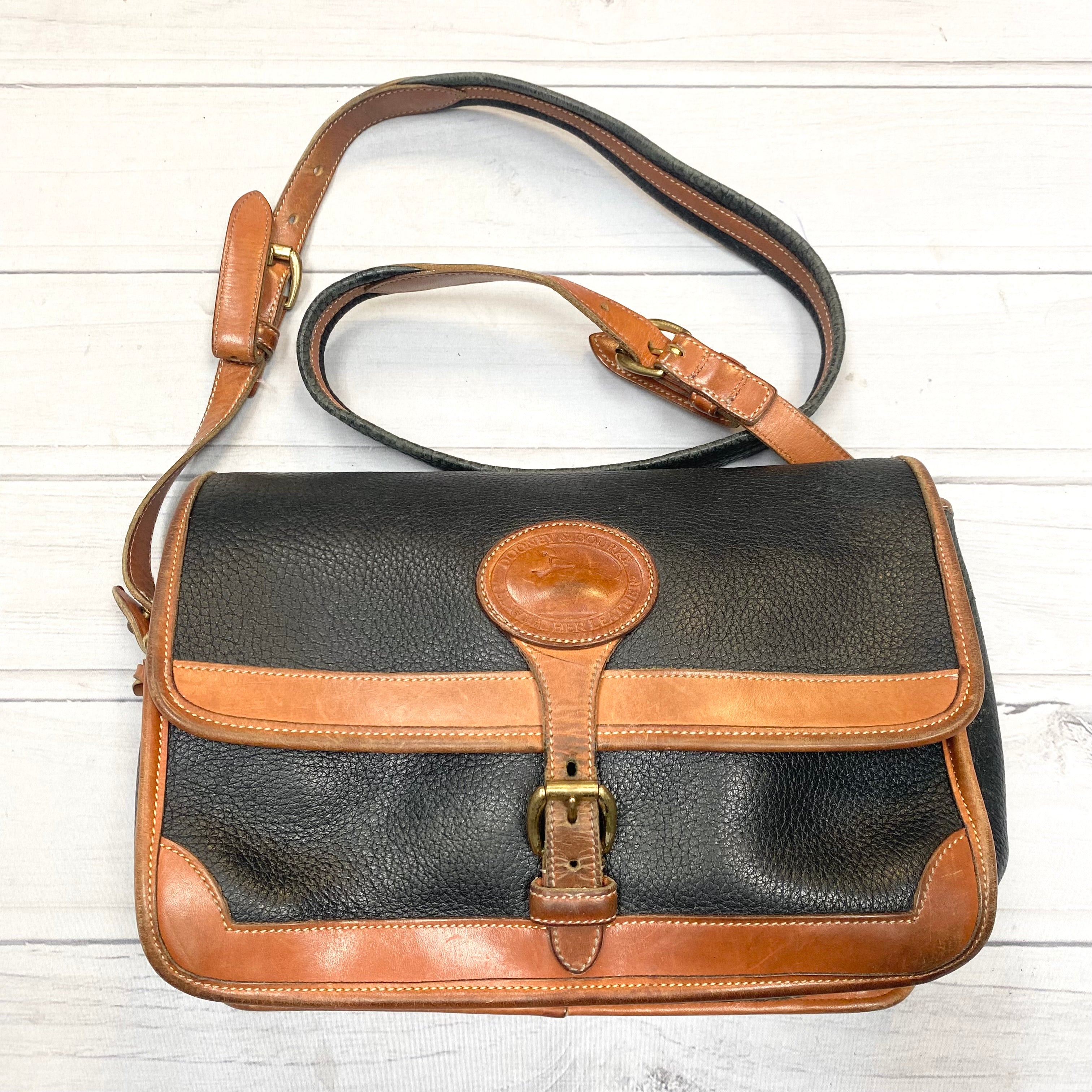 Mentore di vestiti West Chester, Pennsylvania, Crossbody Designer By Dooney And Bourke Dimensioni: Grande