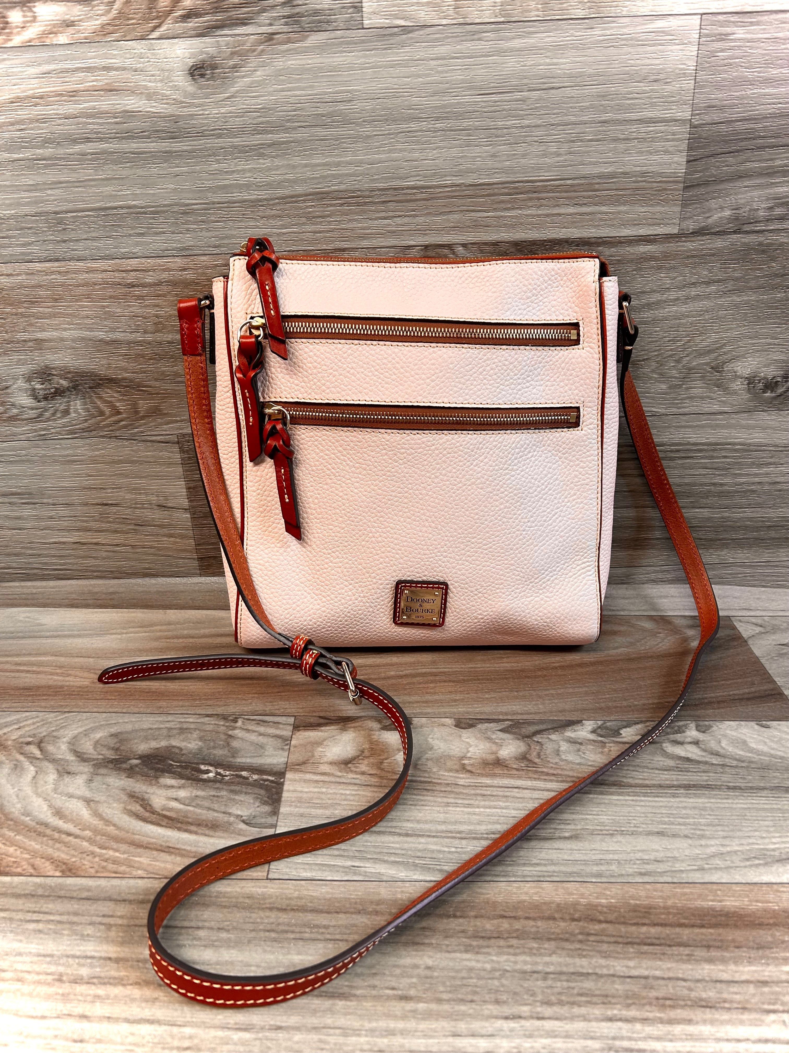 Mentore d'abbigliamento Syracuse, New York, Crossbody Designer By Dooney And Bourke Dimensioni: Medio