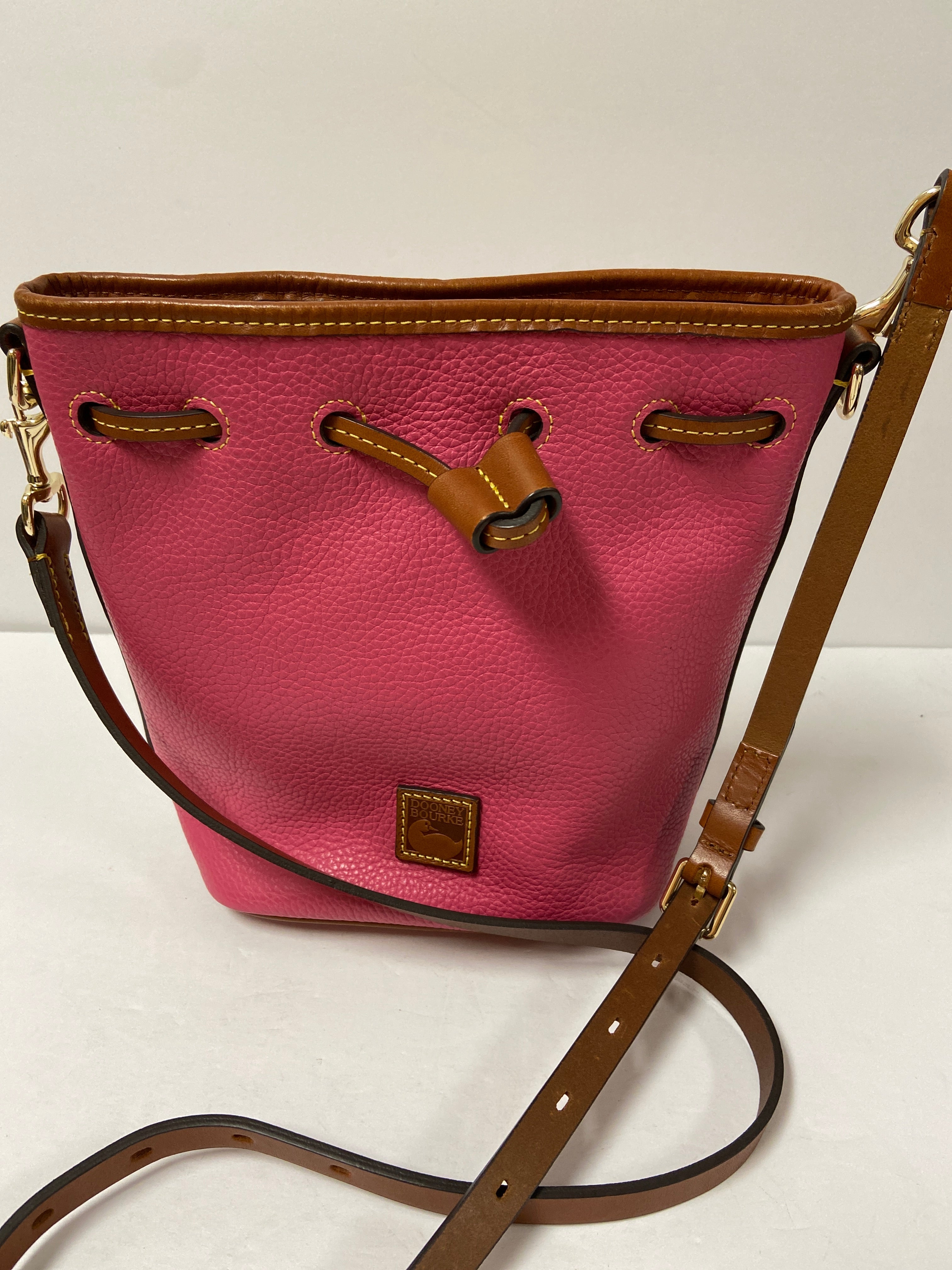 Mentore di vestiti Palm Harbor, Florida, Crossbody Designer By Dooney And Bourke Dimensioni: Medio