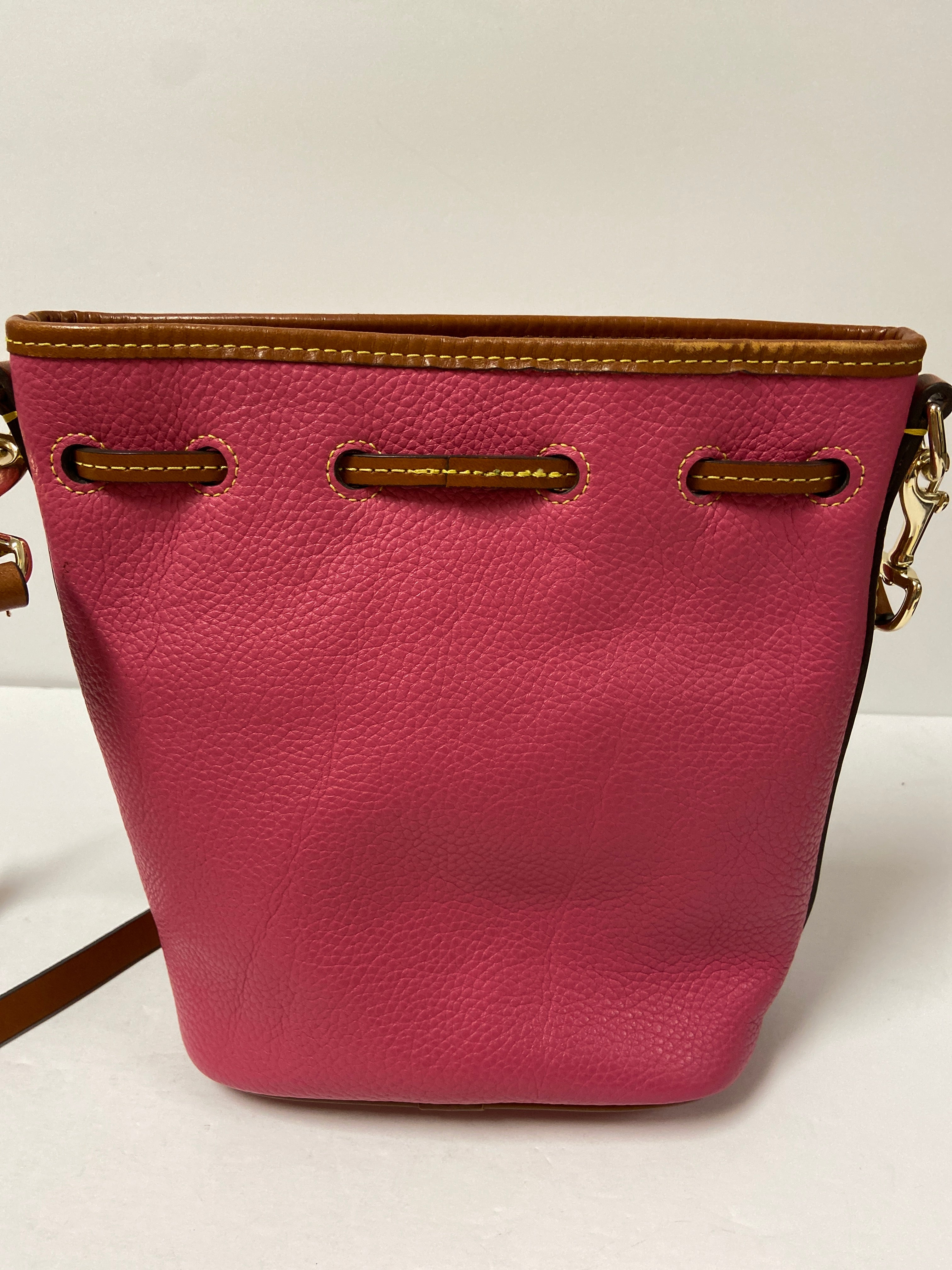 Mentore di vestiti Palm Harbor, Florida, Crossbody Designer By Dooney And Bourke Dimensioni: Medio