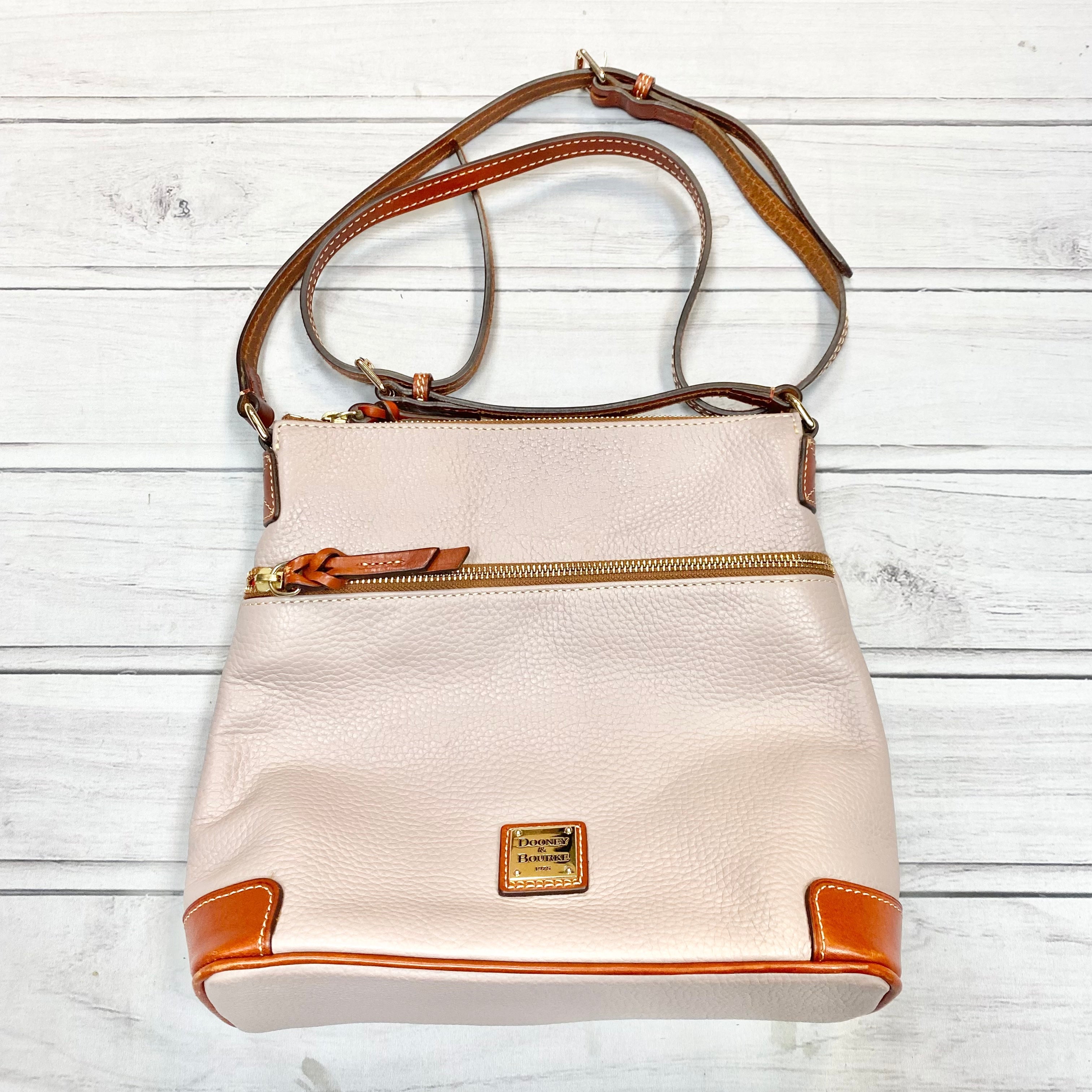 Mentore di vestiti West Chester, Pennsylvania, Crossbody Designer By Dooney And Bourke Dimensioni: Medio