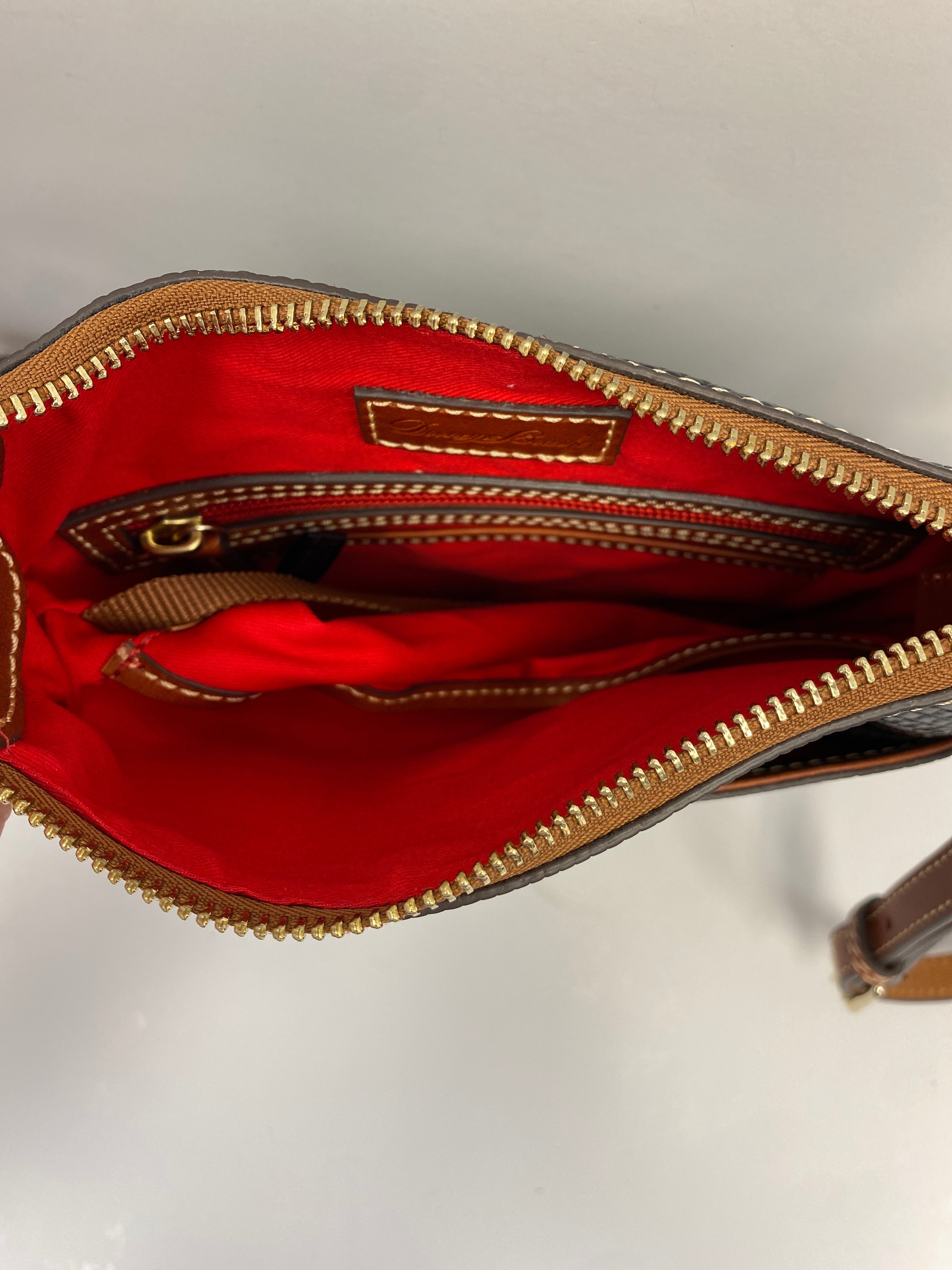 Mentore d'abbigliamento Clarksville, Tennessee, Crossbody Designer By Dooney And Bourke Dimensioni: Medio