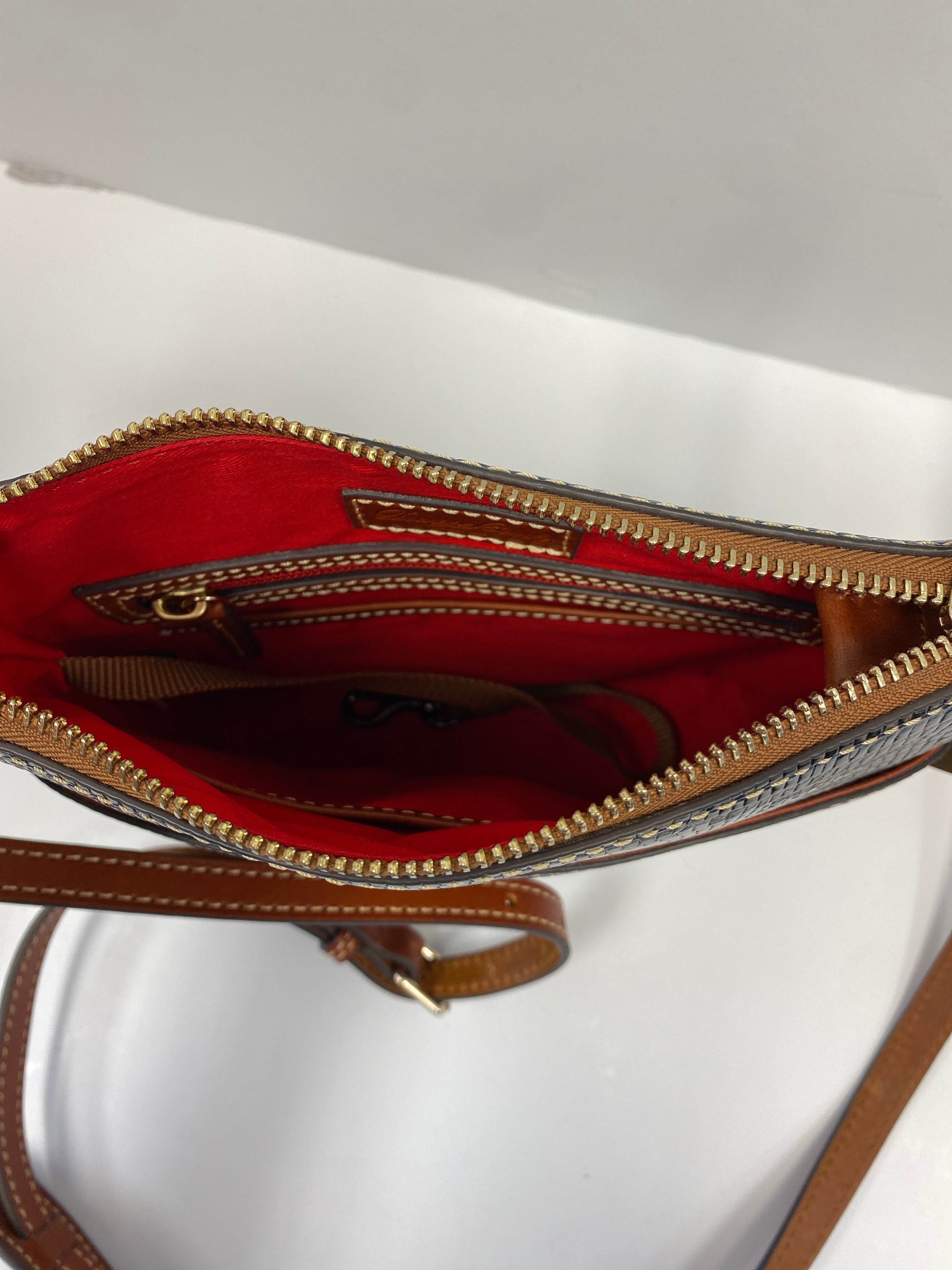 Mentore d'abbigliamento Clarksville, Tennessee, Crossbody Designer By Dooney And Bourke Dimensioni: Medio