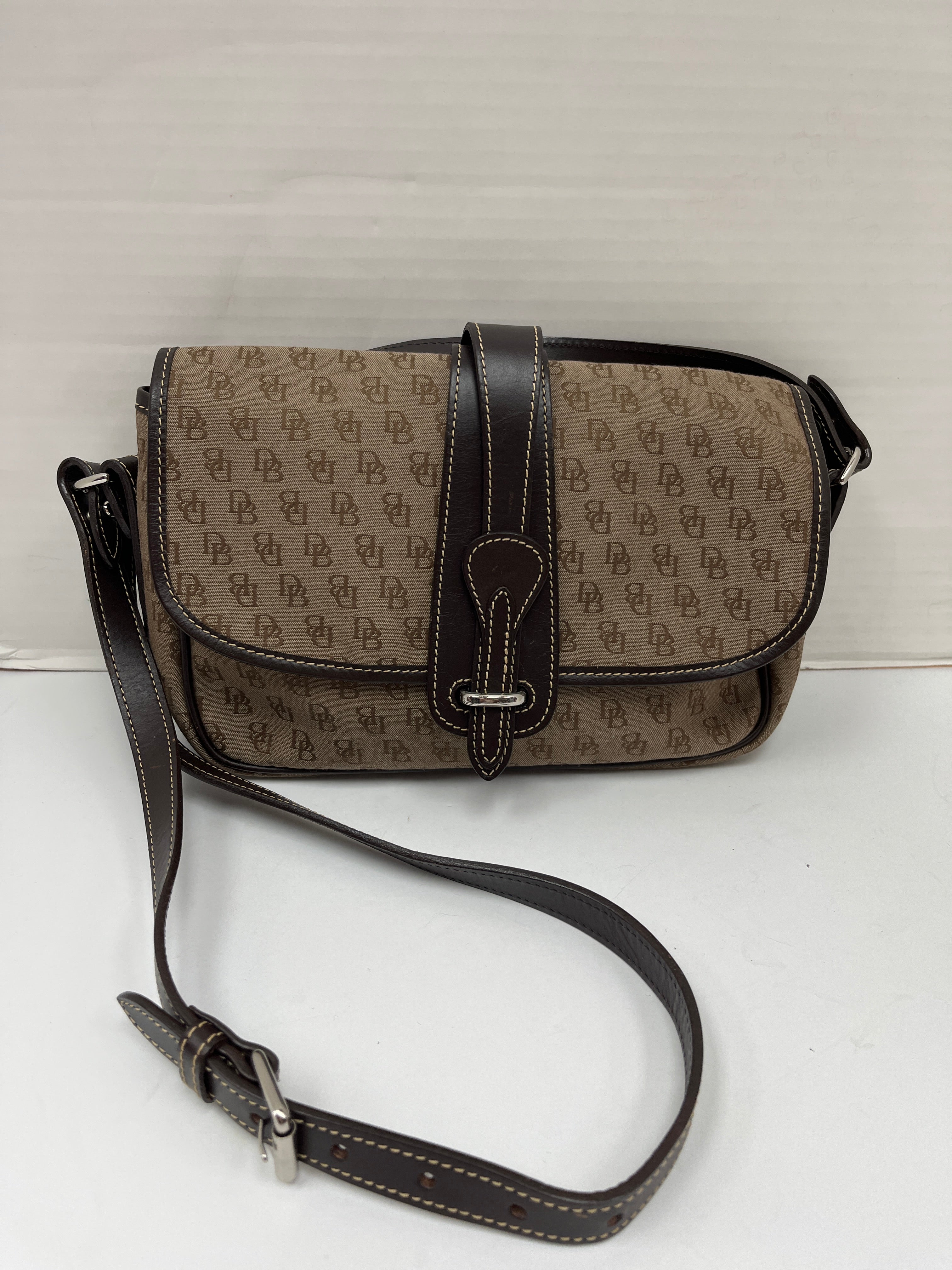 Mentore d'abbigliamento Clarksville, Tennessee, Crossbody Designer By Dooney And Bourke Dimensioni: Medio