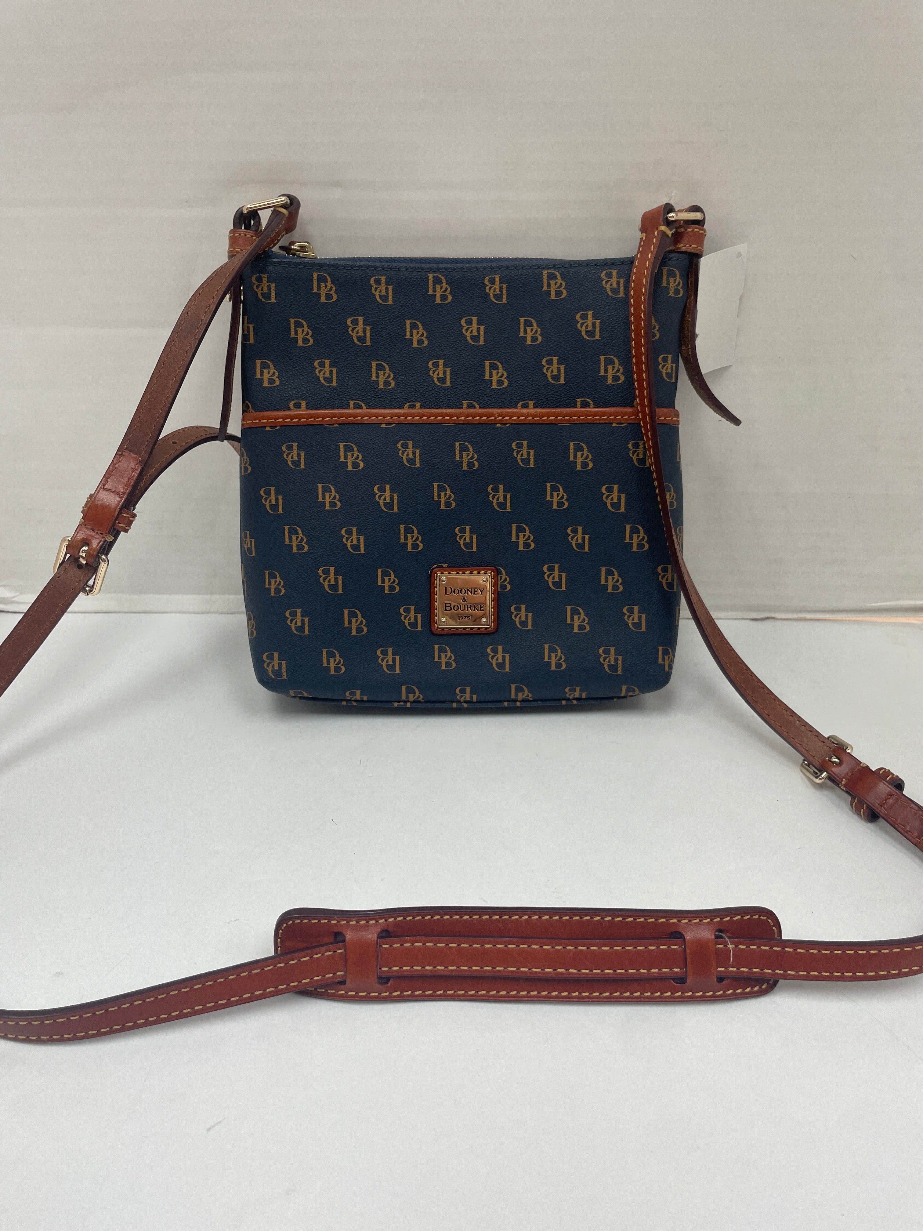 Mentore d'abbigliamento Clarksville, Tennessee, Crossbody Designer By Dooney And Bourke Dimensioni: Medio