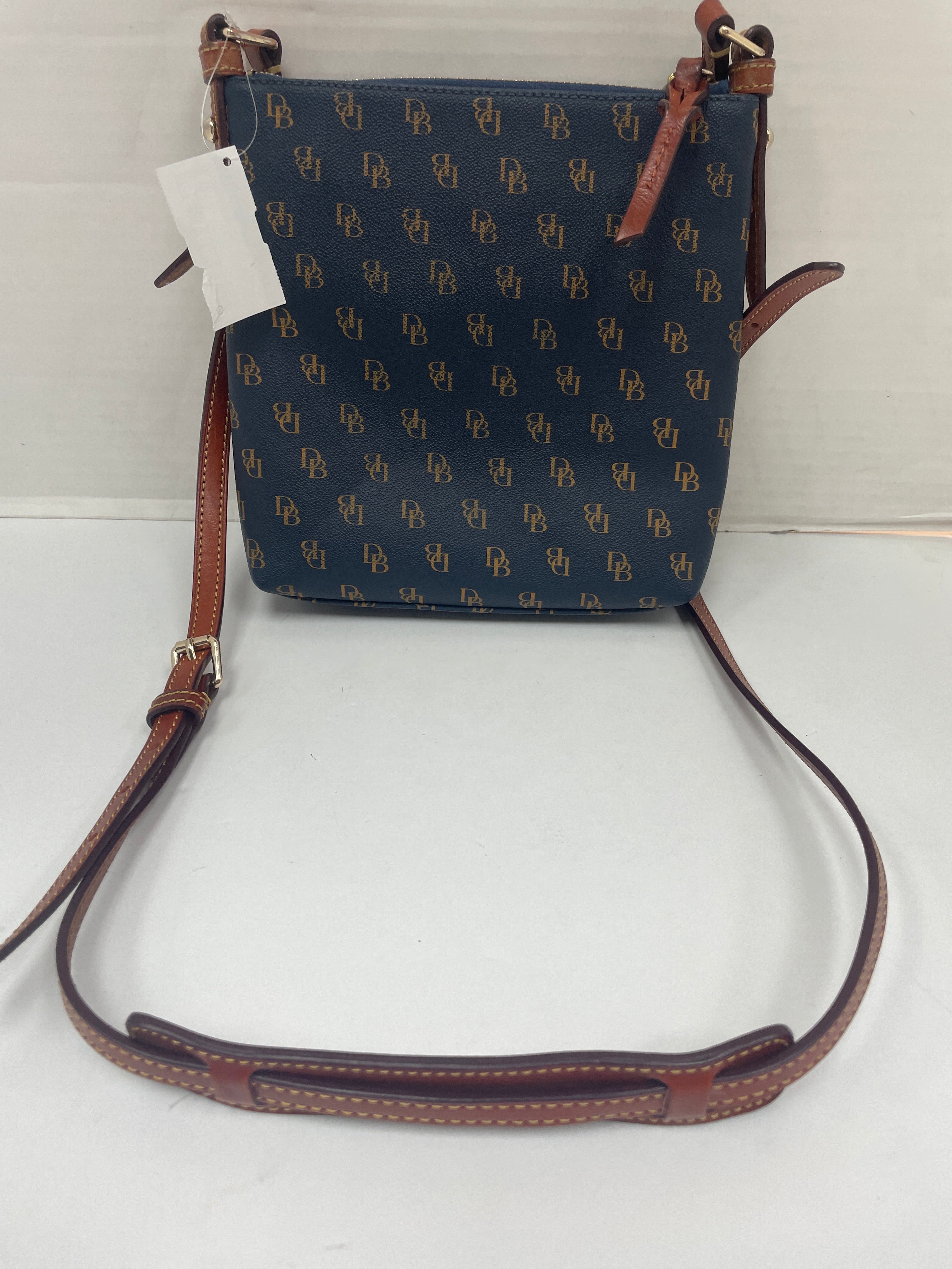 Mentore d'abbigliamento Clarksville, Tennessee, Crossbody Designer By Dooney And Bourke Dimensioni: Medio