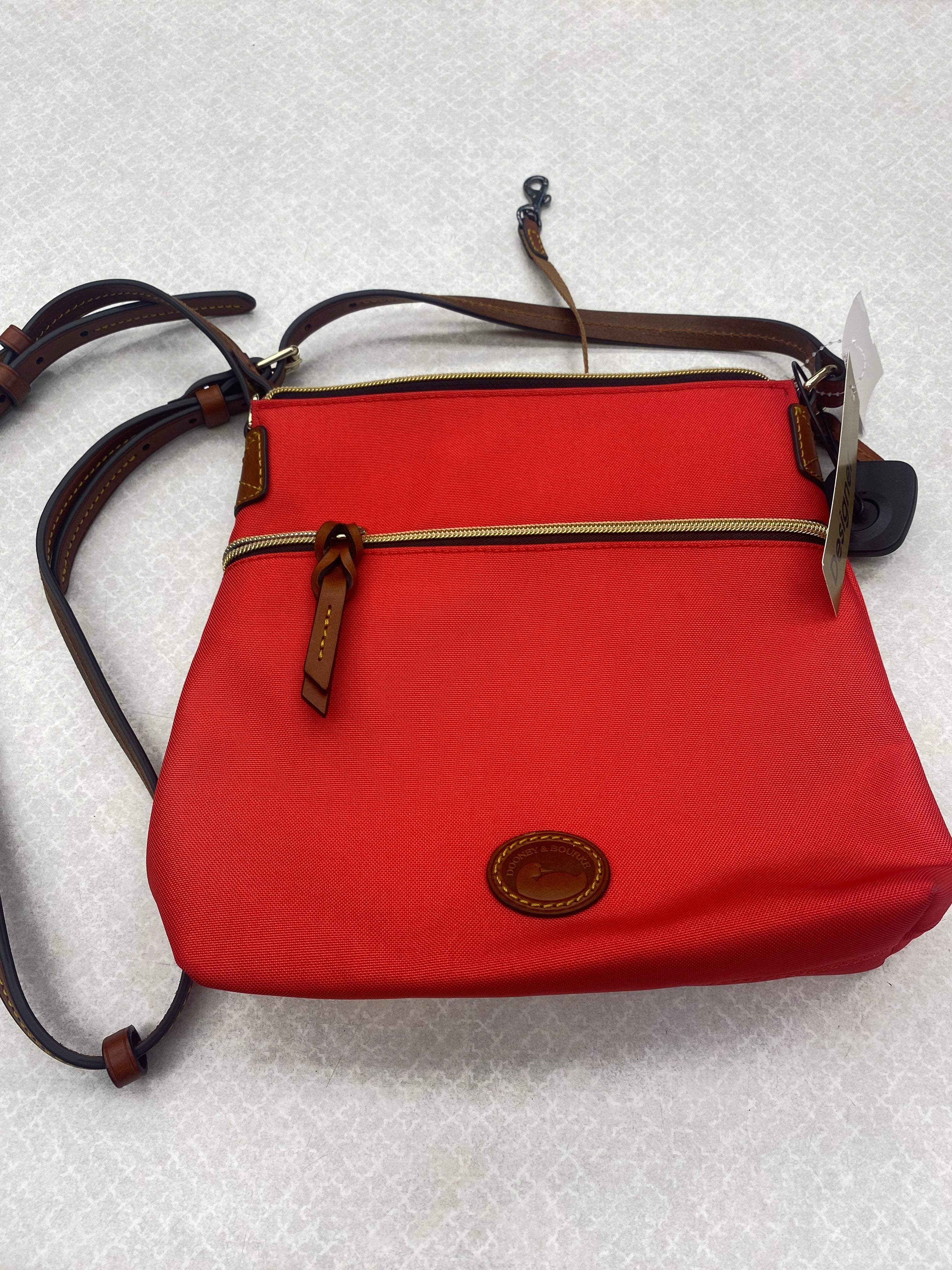 Mentore di vestiti Newport News, Virginia, Crossbody Designer By Dooney And Bourke Dimensioni: Medio