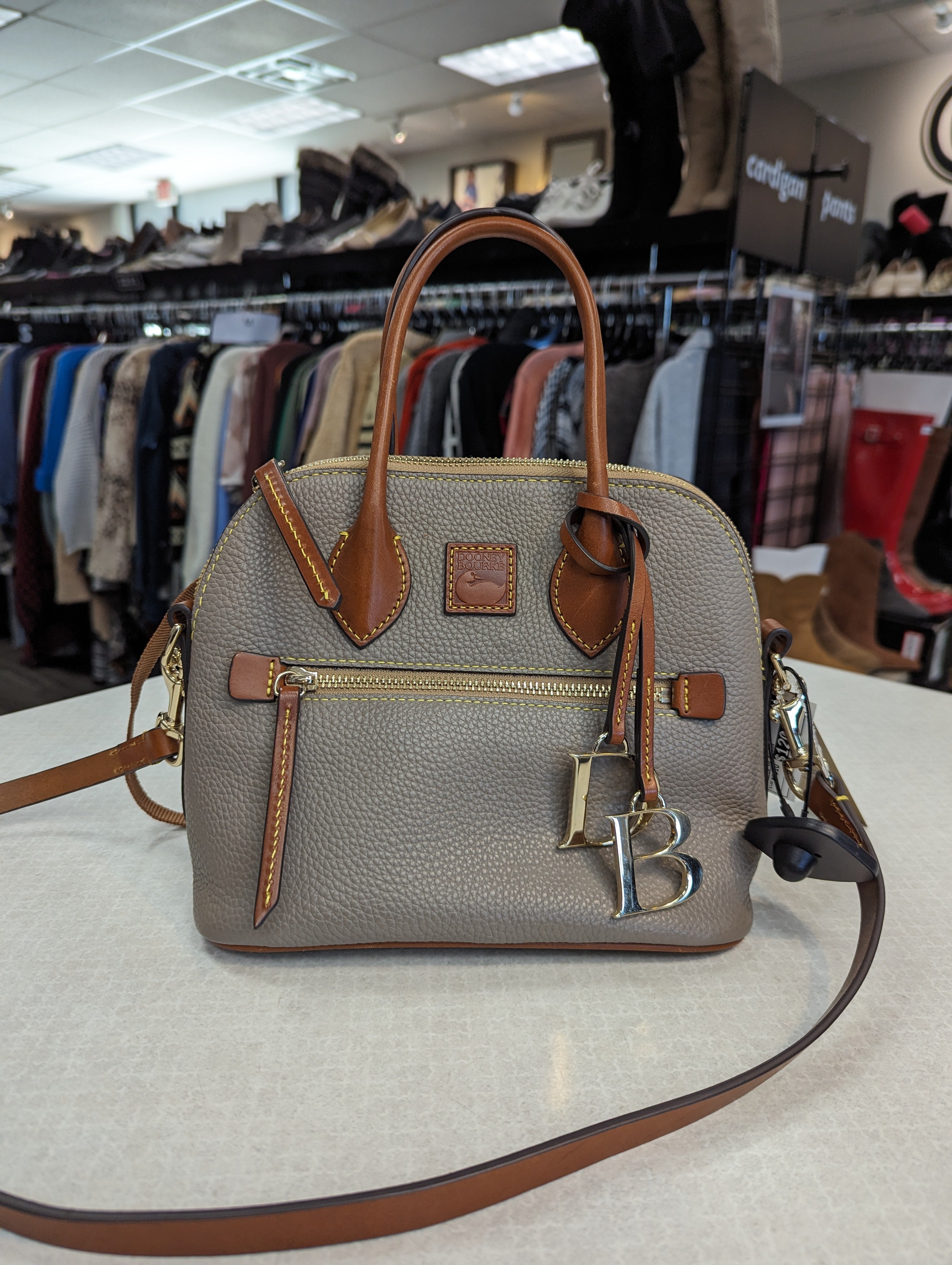 Mentore di vestiti Newport News, Virginia, Crossbody Designer By Dooney And Bourke Dimensioni: Medio