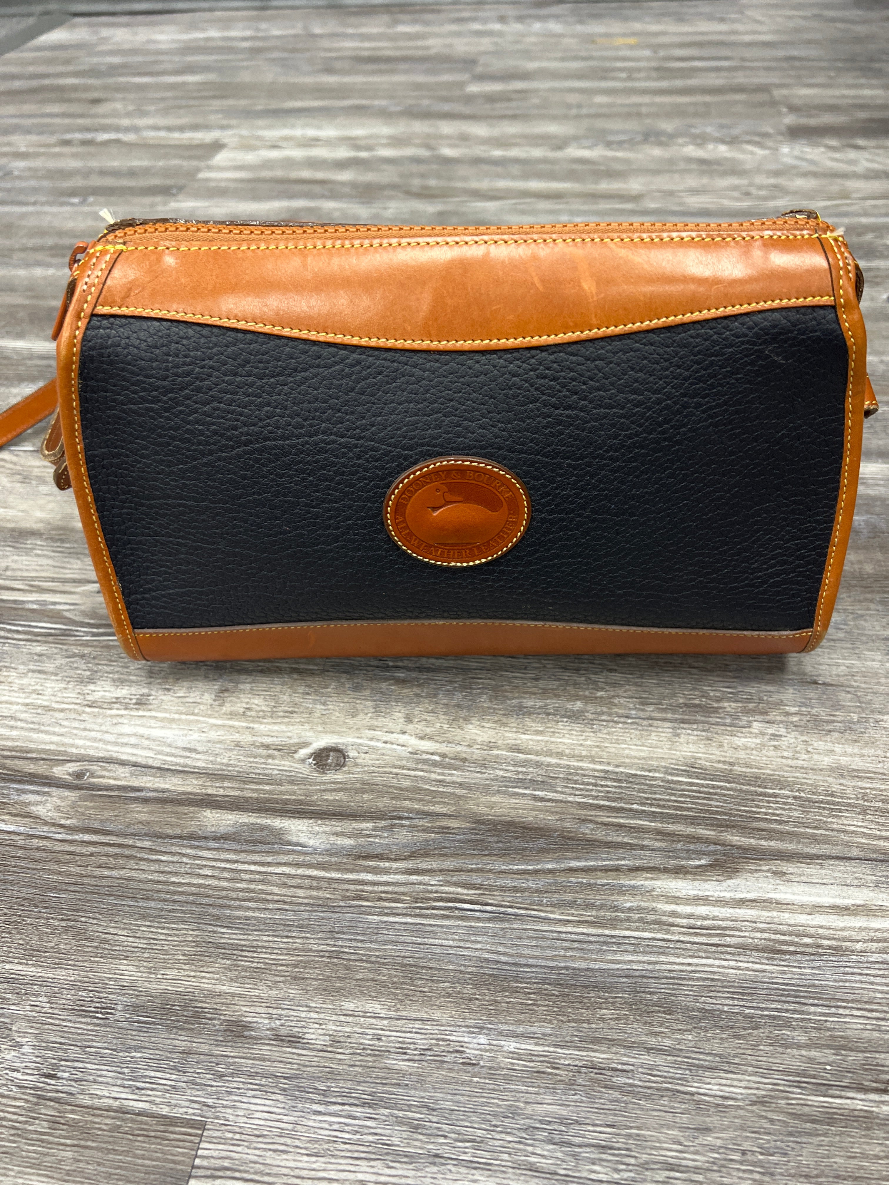 Mentore di vestiti Brookfield, Wisconsin, Crossbody Designer By Dooney And Bourke Dimensioni: Medio