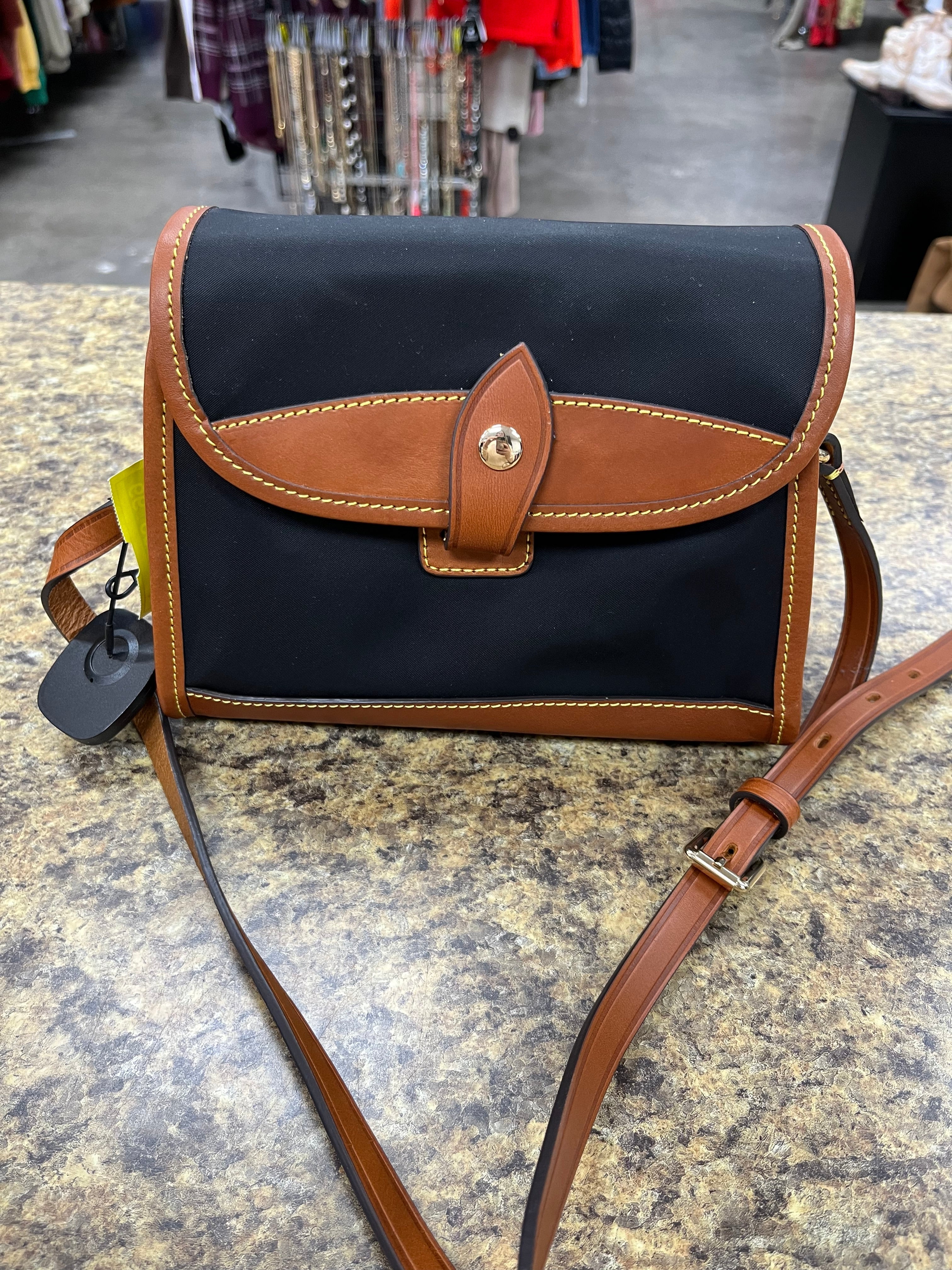 Mentore di vestiti North Little Rock, Arkansas, Crossbody Designer By Dooney And Bourke Dimensioni: Medio