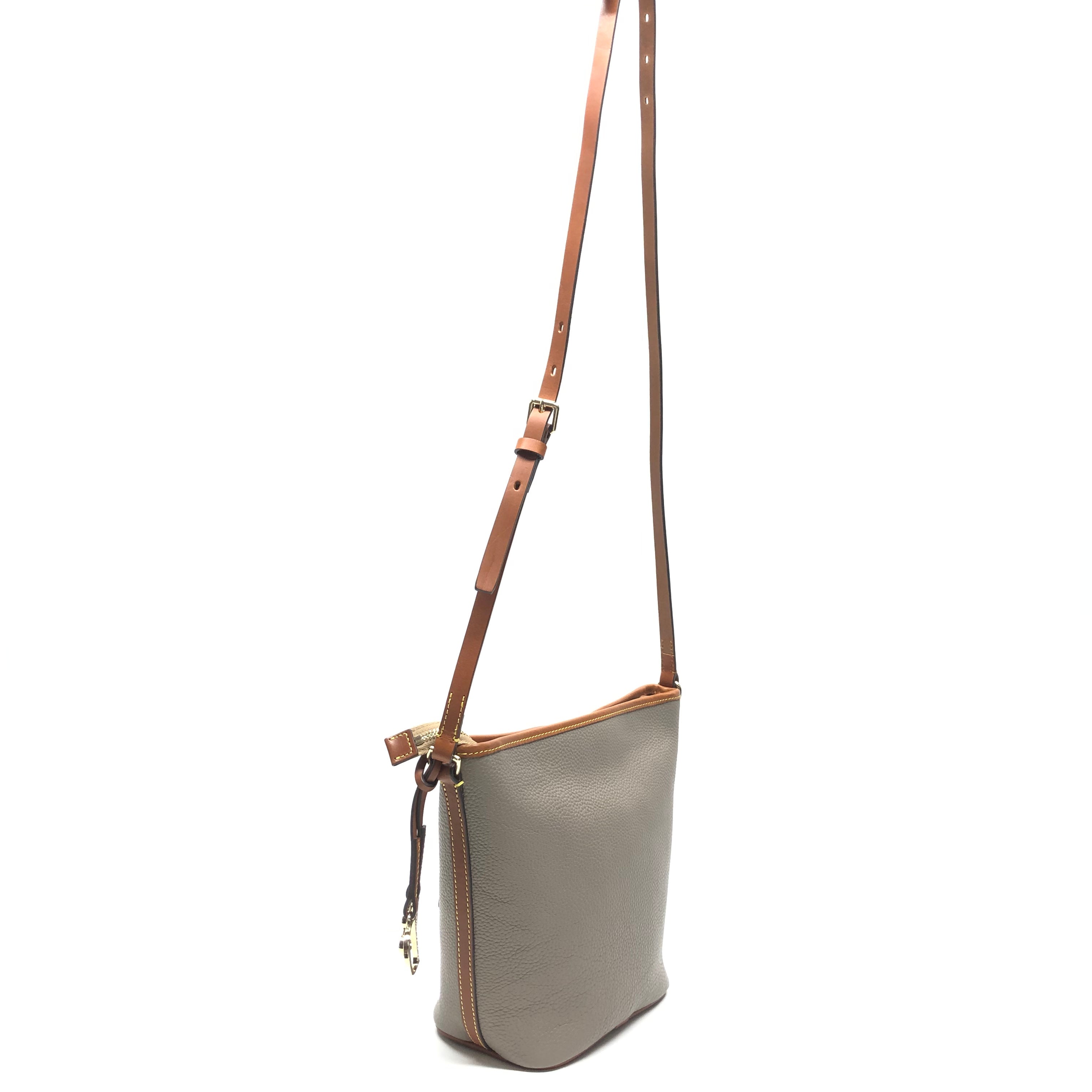 Mentore di vestiti Arlington, Texas, Crossbody Designer By Dooney And Bourke Dimensioni: Medio