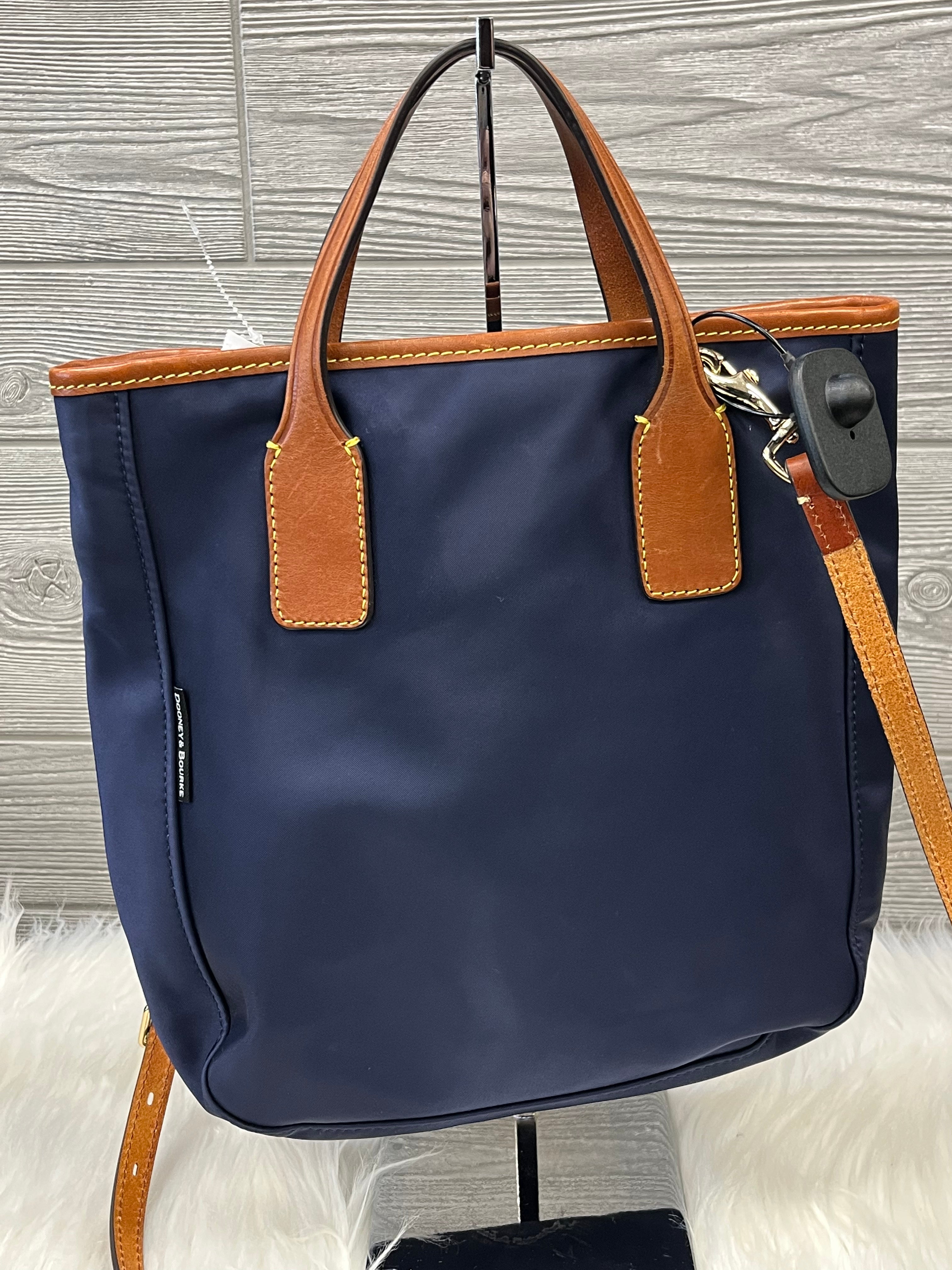 Abbigliamento Mentor Goshen, Indiana, Crossbody Designer By Dooney And Bourke Dimensioni: Medio