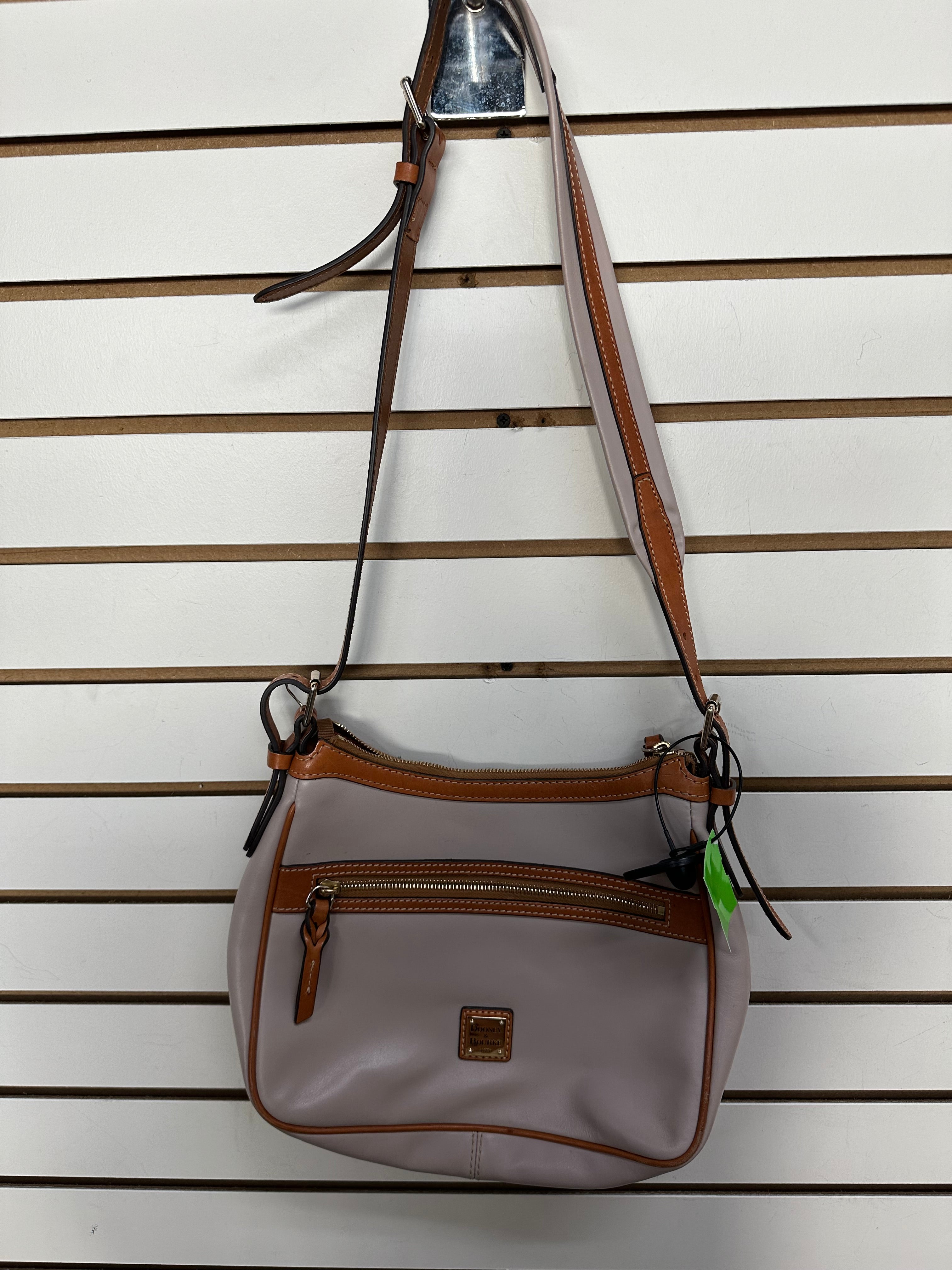 Mentore di vestiti Fargo, Nord Dakota, Crossbody Designer By Dooney And Bourke Dimensioni: Medio