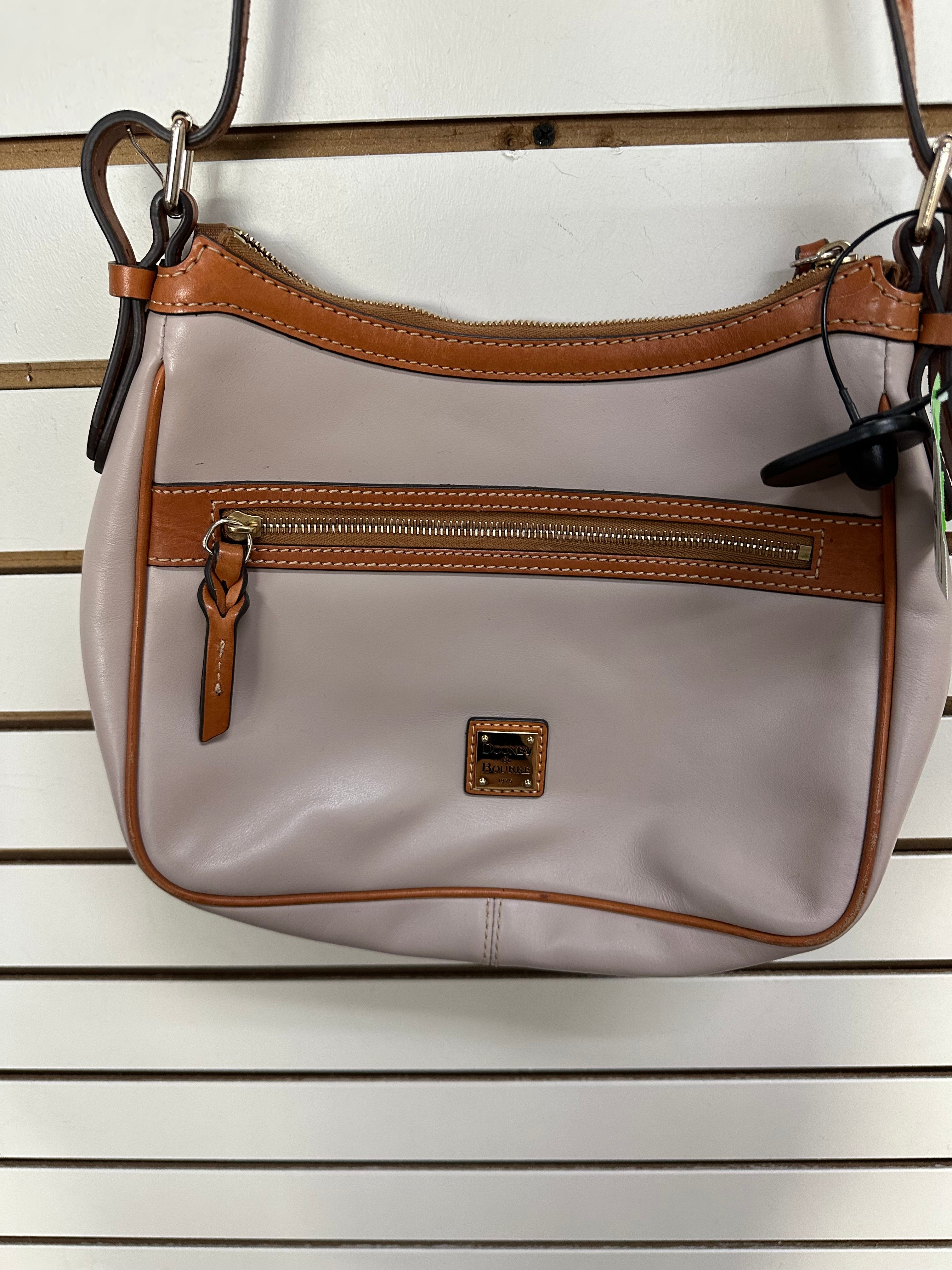 Mentore di vestiti Fargo, Nord Dakota, Crossbody Designer By Dooney And Bourke Dimensioni: Medio