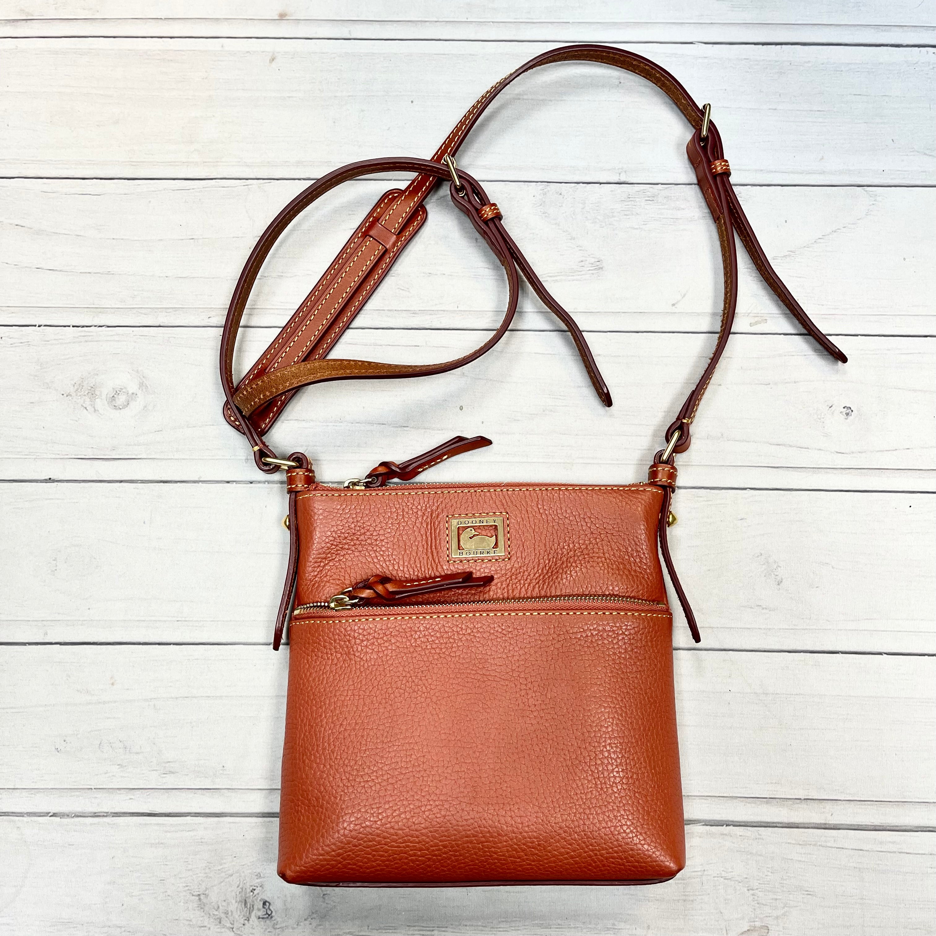 Mentore di abbigliamento West Chester, Pennsylvania, Crossbody Designer By Dooney And Bourke Dimensioni: Piccolo