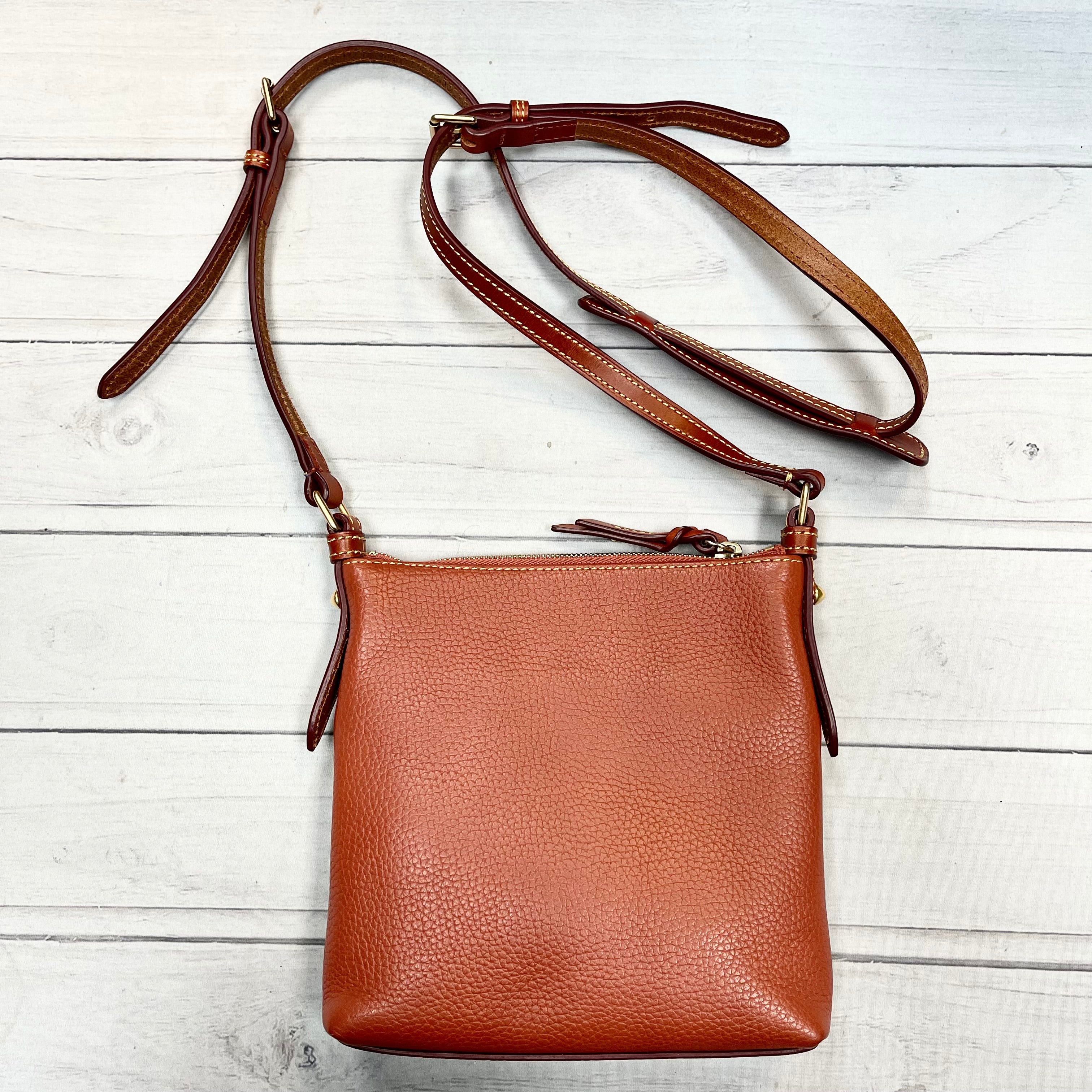 Mentore di abbigliamento West Chester, Pennsylvania, Crossbody Designer By Dooney And Bourke Dimensioni: Piccolo