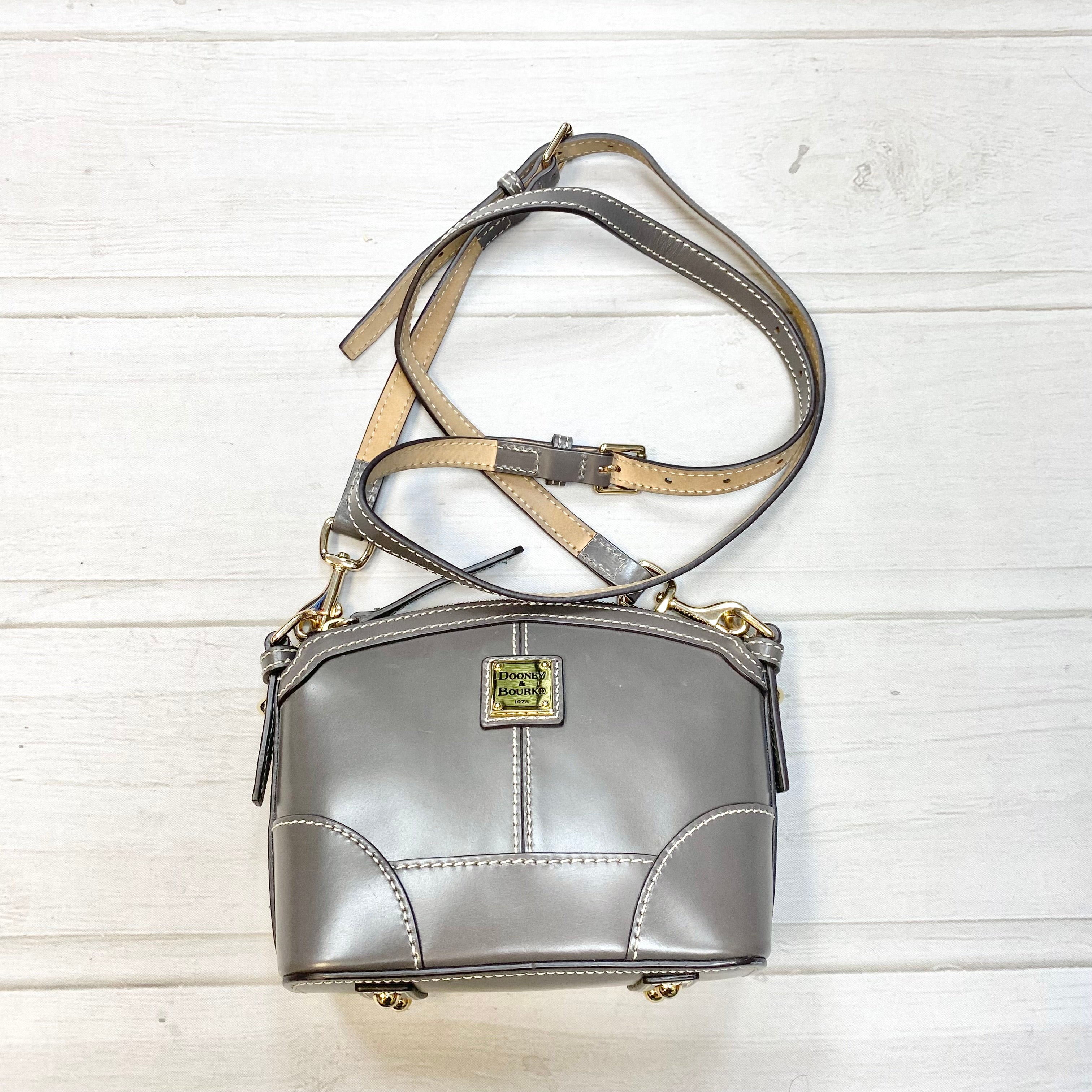 Mentore di abbigliamento West Chester, Pennsylvania, Crossbody Designer By Dooney And Bourke Dimensioni: Piccolo