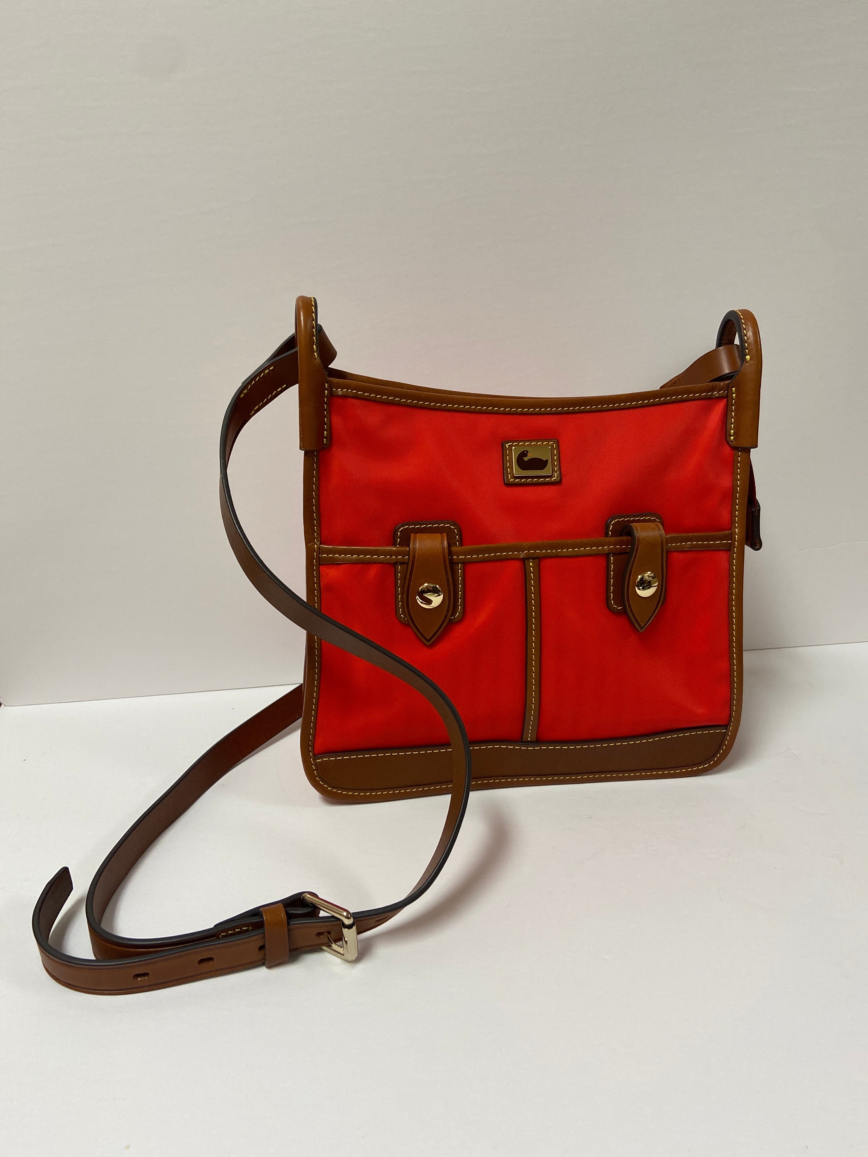 Mentore di vestiti Palm Harbor, Florida, Crossbody Designer By Dooney And Bourke O Dimensioni: Medio