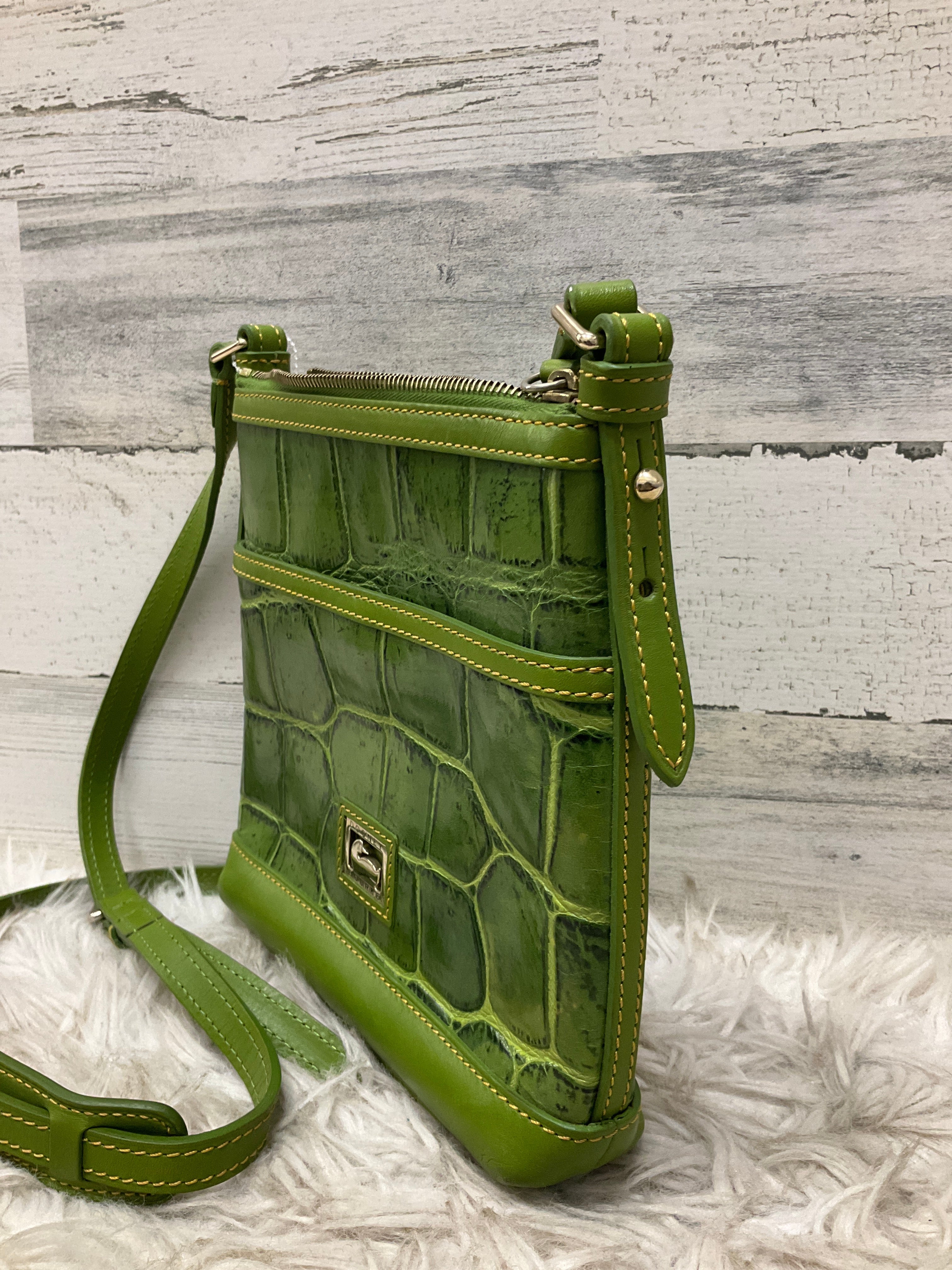 Mentore di vestiti Mishawaka, Indiana, Crossbody Designer By Dooney And Bourke O Dimensioni: Piccolo