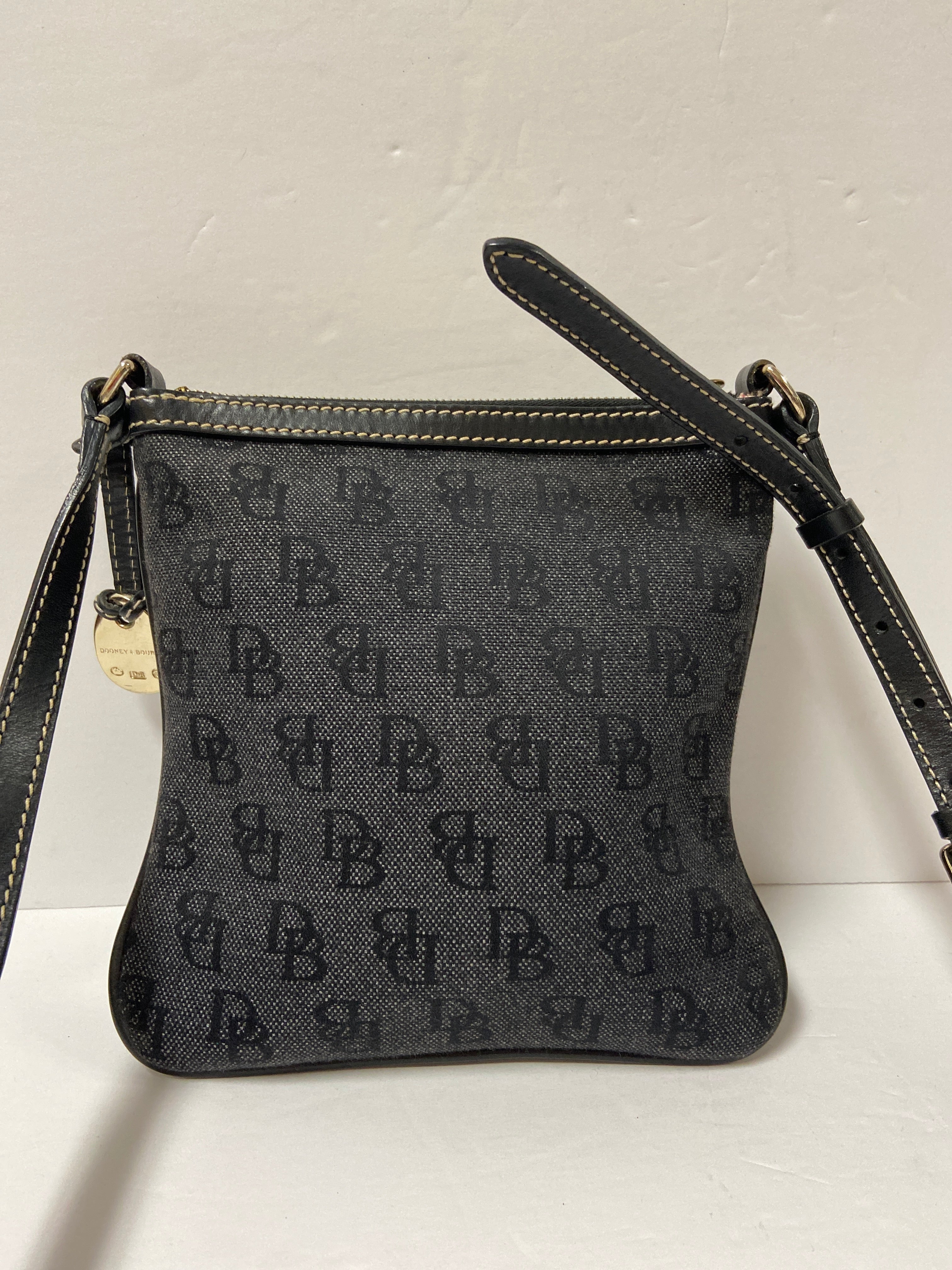 Abbigliamento Mentor Palm Harbor, Florida, Crossbody Designer By Dooney And Bourke Taglia: Piccolo