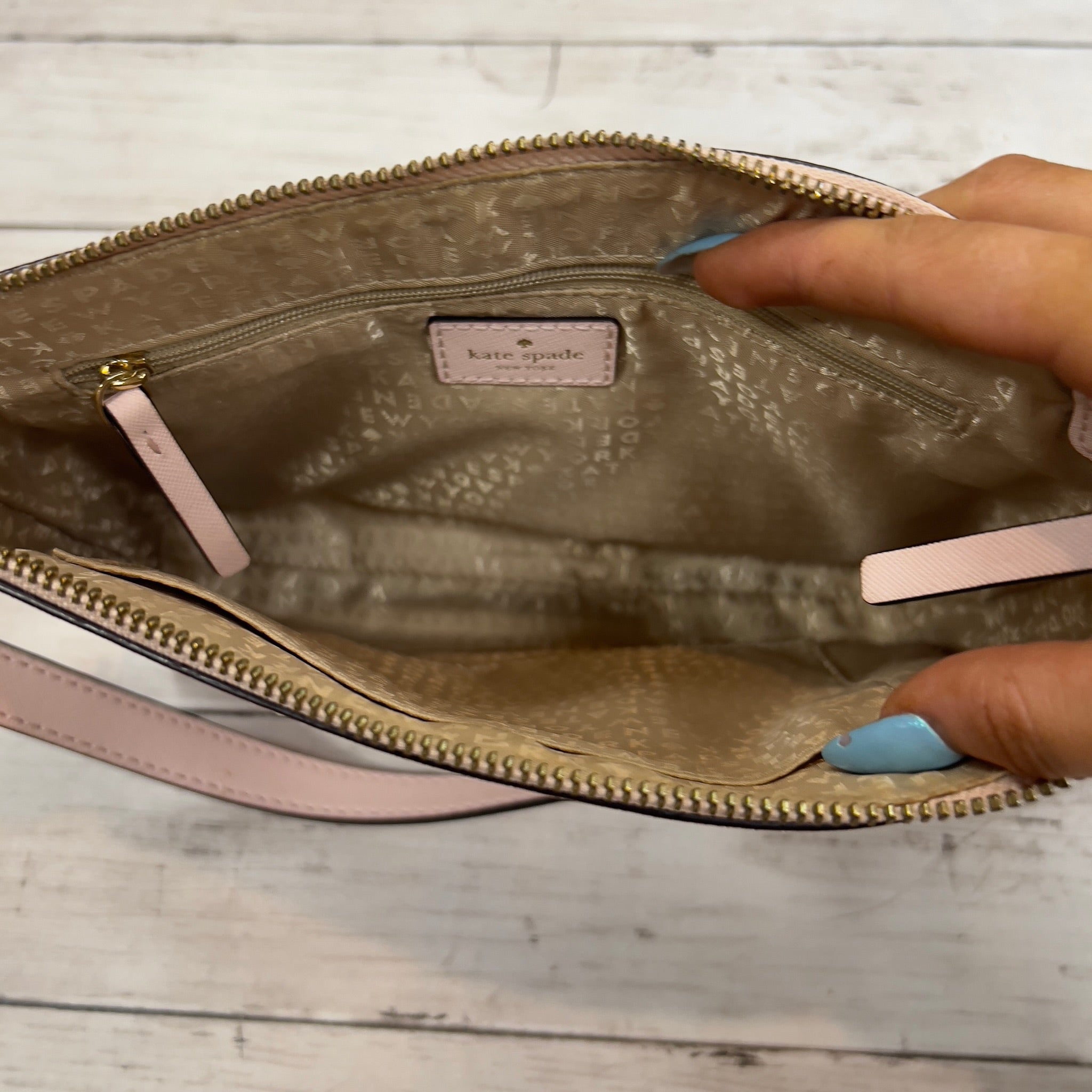 Mentore di vestiti Buford, Georgia, Crossbody Designer By Kate Spade Dimensioni: Medio