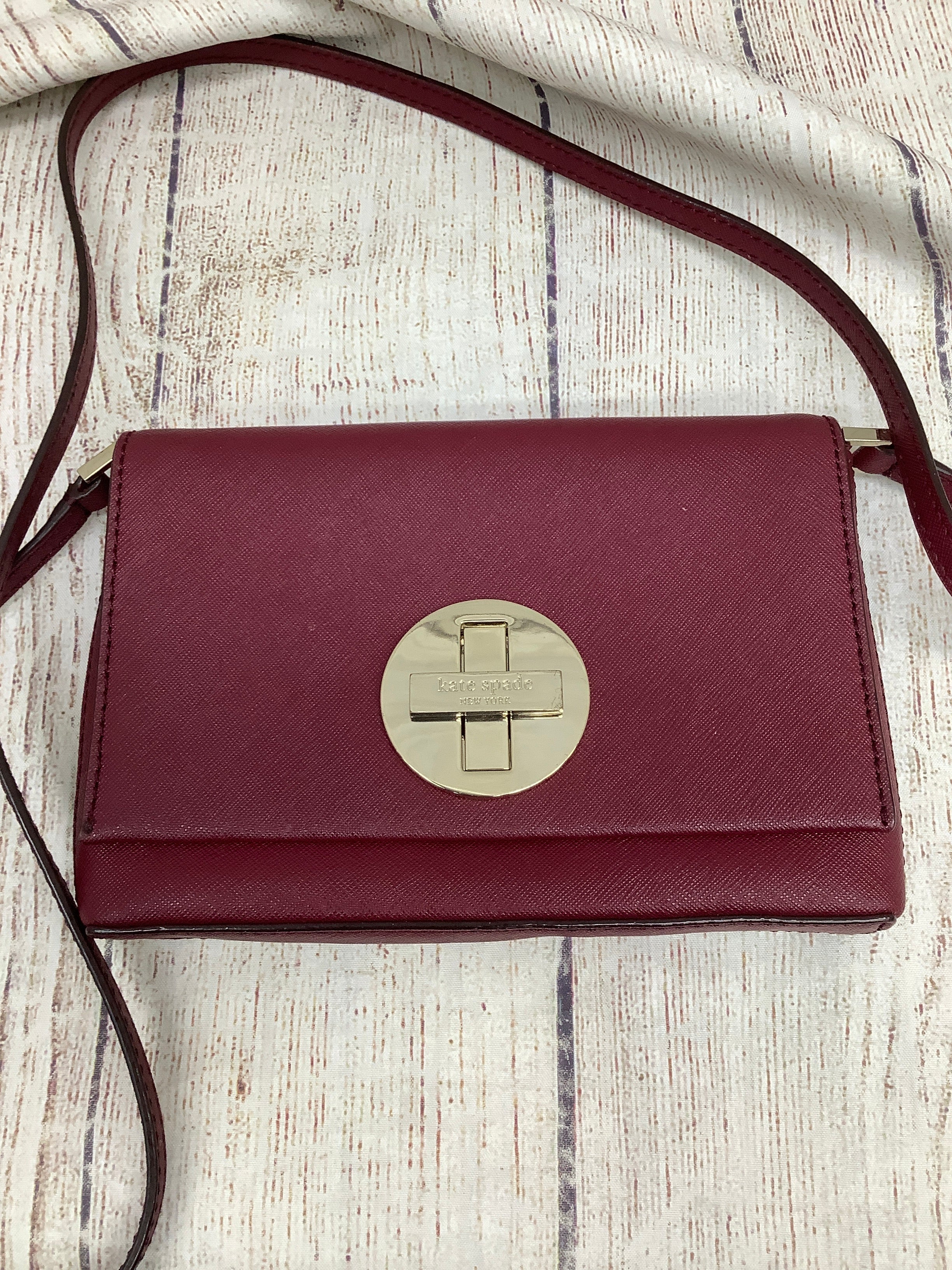 Mentore d'abbigliamento Fredricksburg, Virginia, Crossbody Designer By Kate Spade Dimensioni: Piccolo