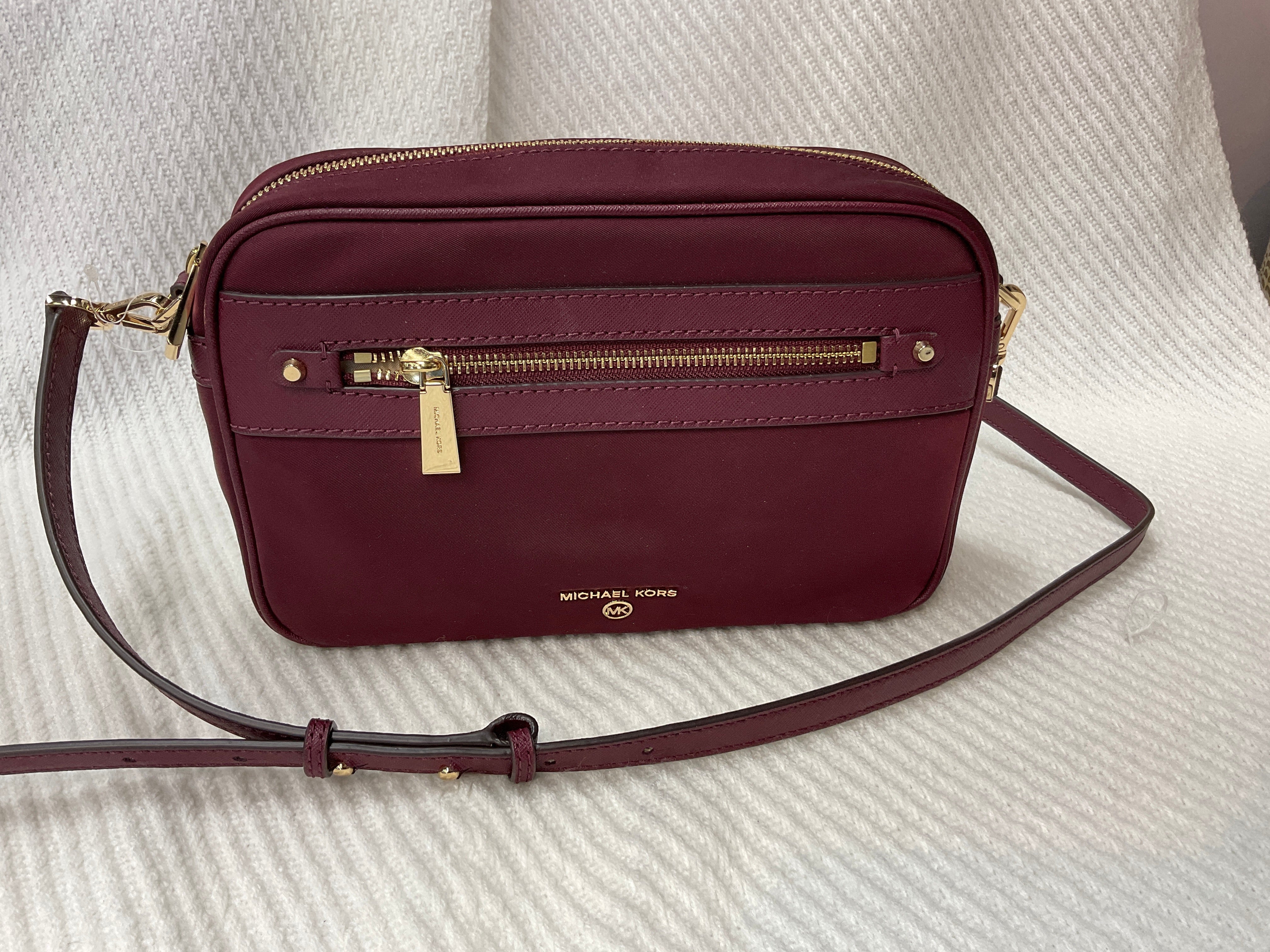 Mentore di abbigliamento Lees Summit, Missouri, Crossbody Designer By Michael Kors Dimensioni: Medio