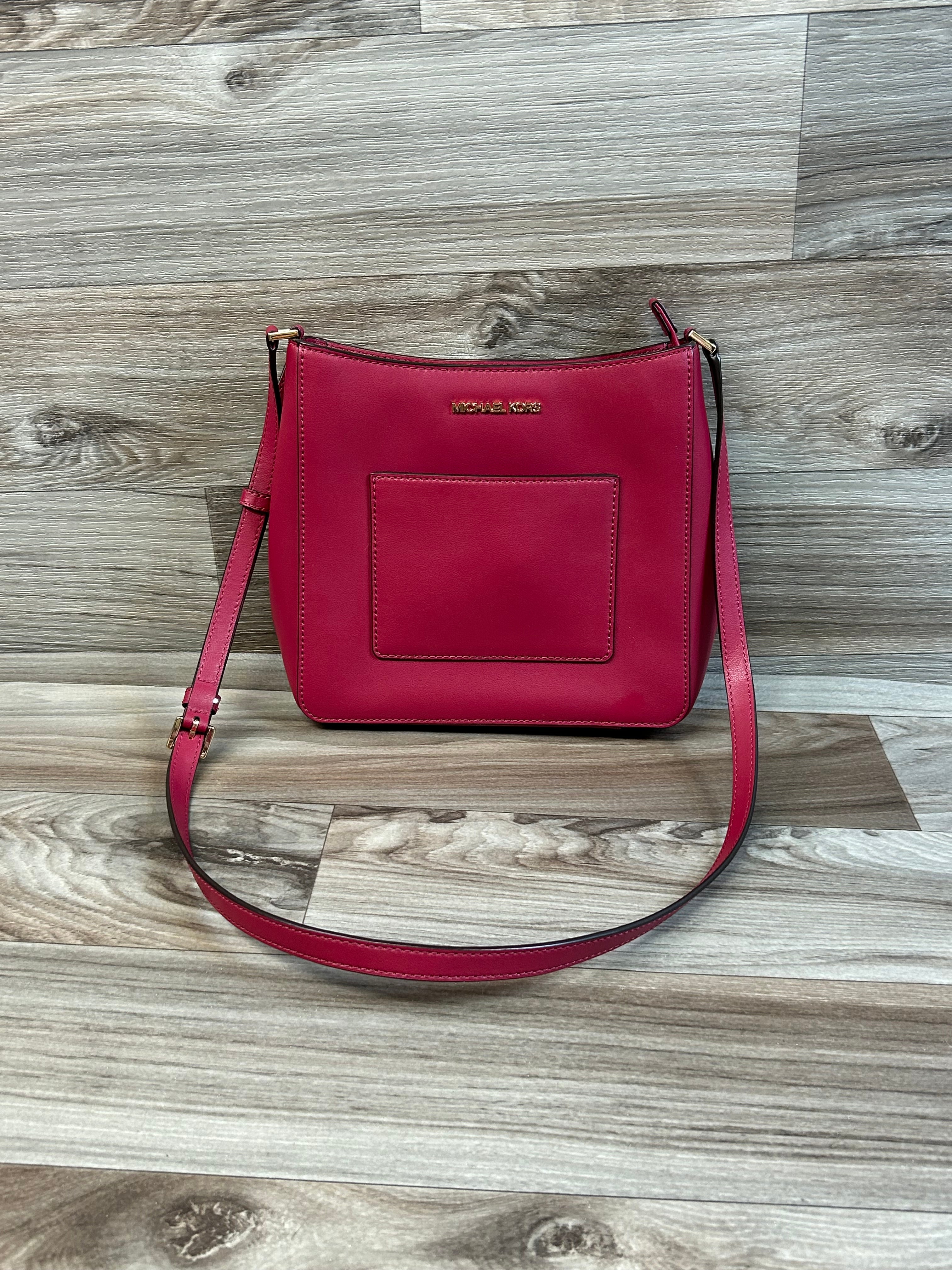 Mentore d'abbigliamento Syracuse, New York, Crossbody Designer By Michael Kors Dimensioni: Medio