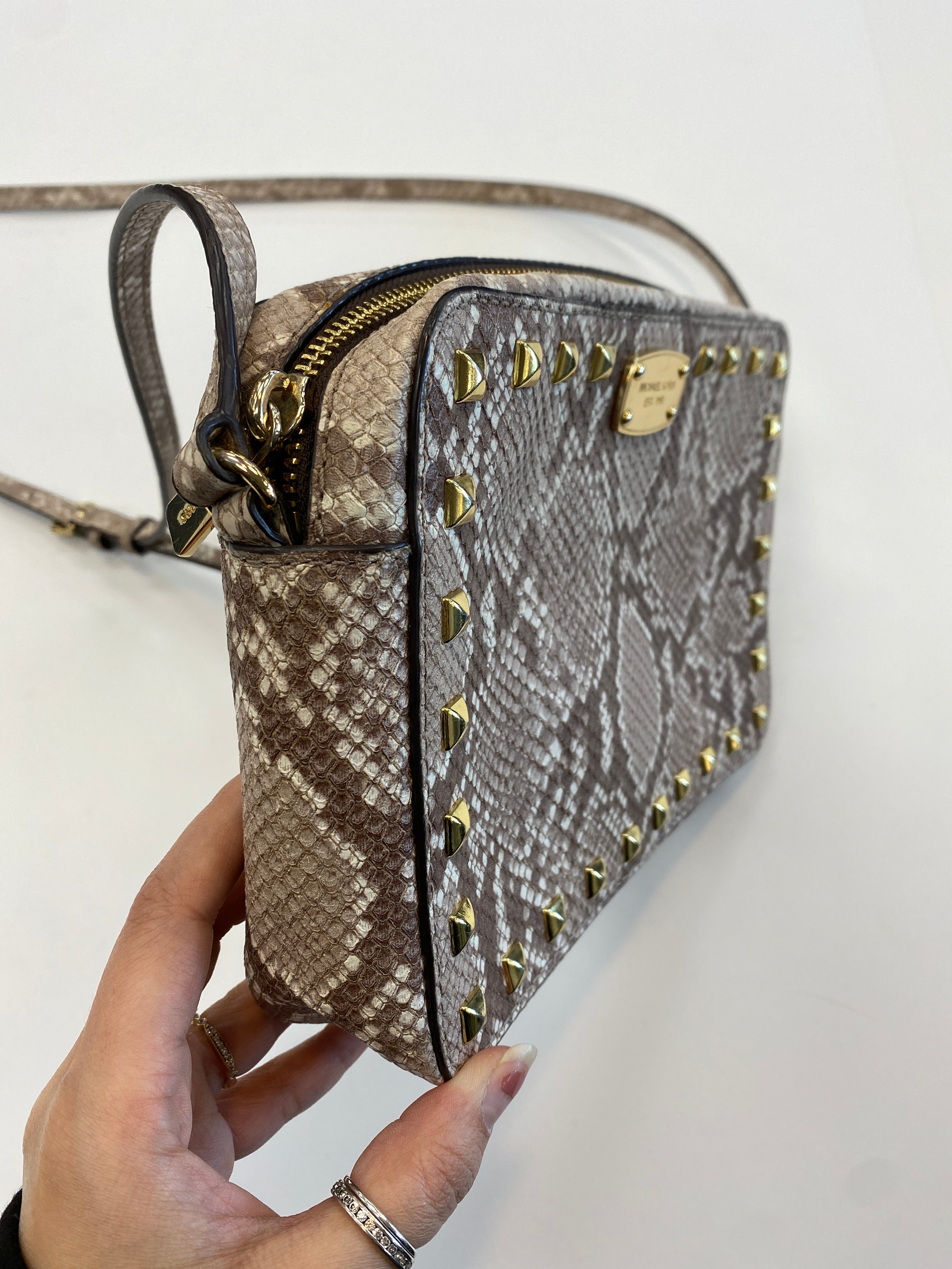 Abbigliamento Mentor Sandusky, Ohio, Crossbody Designer By Michael Kors Dimensioni: Medio