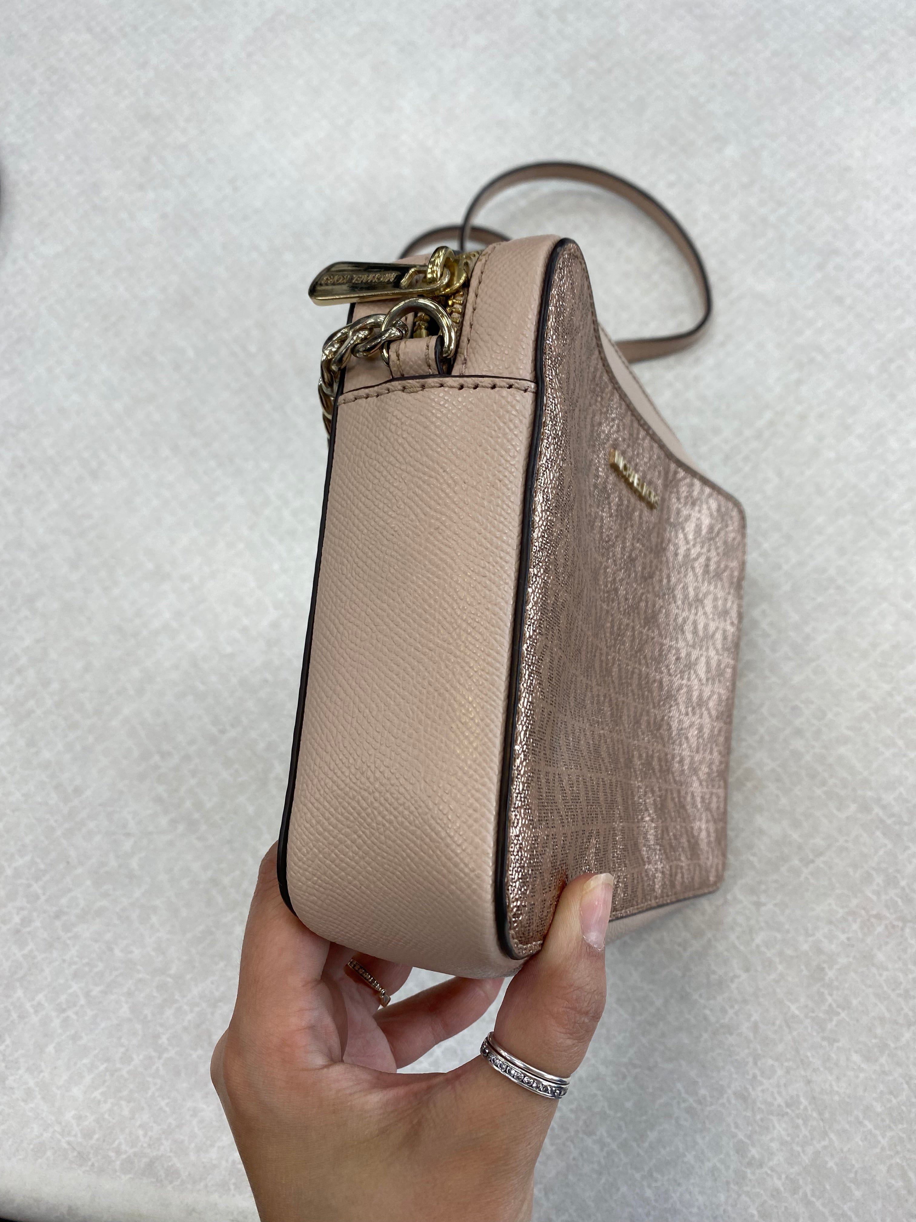 Abbigliamento Mentor Sandusky, Ohio, Crossbody Designer By Michael Kors Dimensioni: Medio