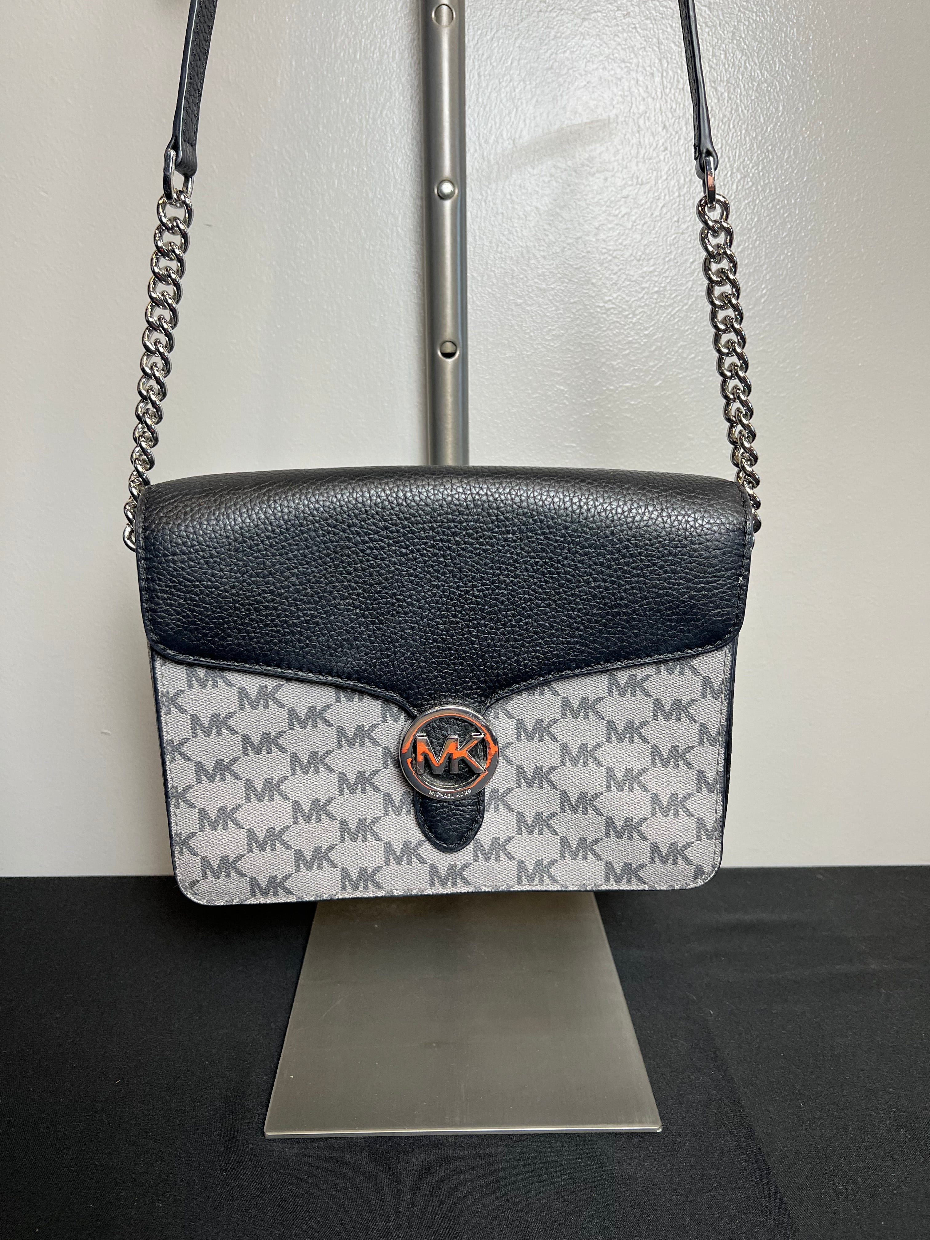 Mentore di vestiti Omaha Nebraska, Crossbody Designer By Michael Kors Dimensioni: Medio