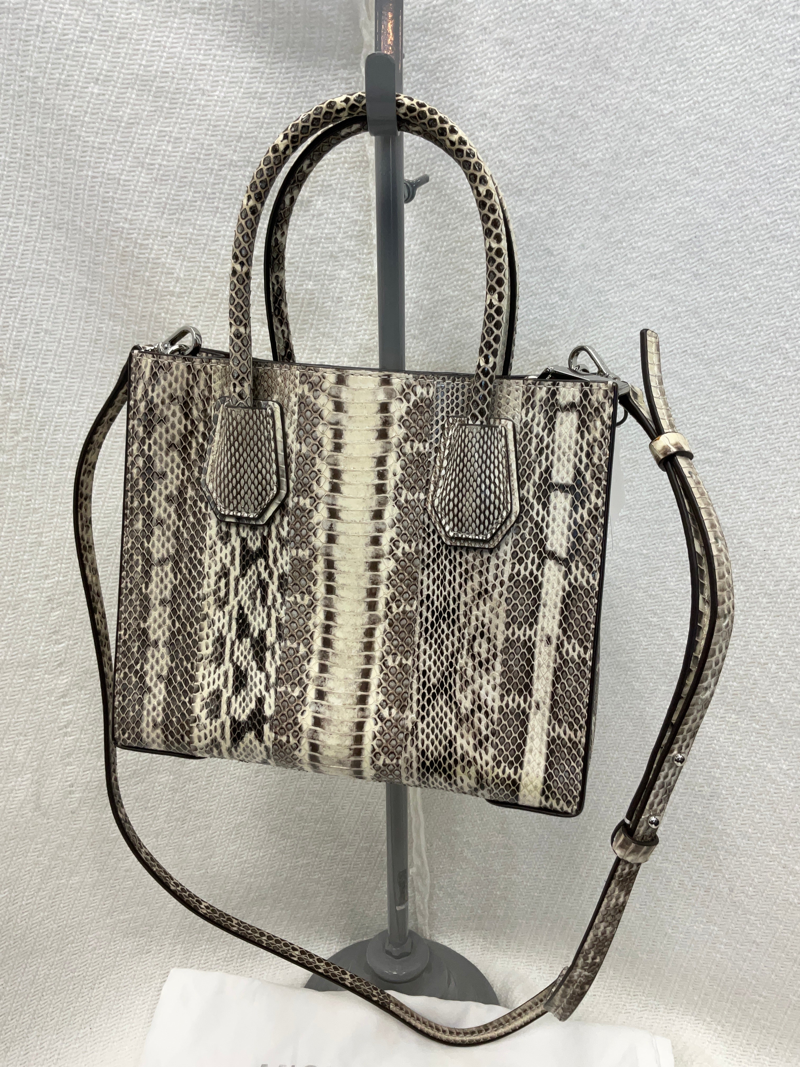 Mentore di vestiti Lees Summit, Missouri, Crossbody Designer By Michael Kors Dimensioni: Piccolo