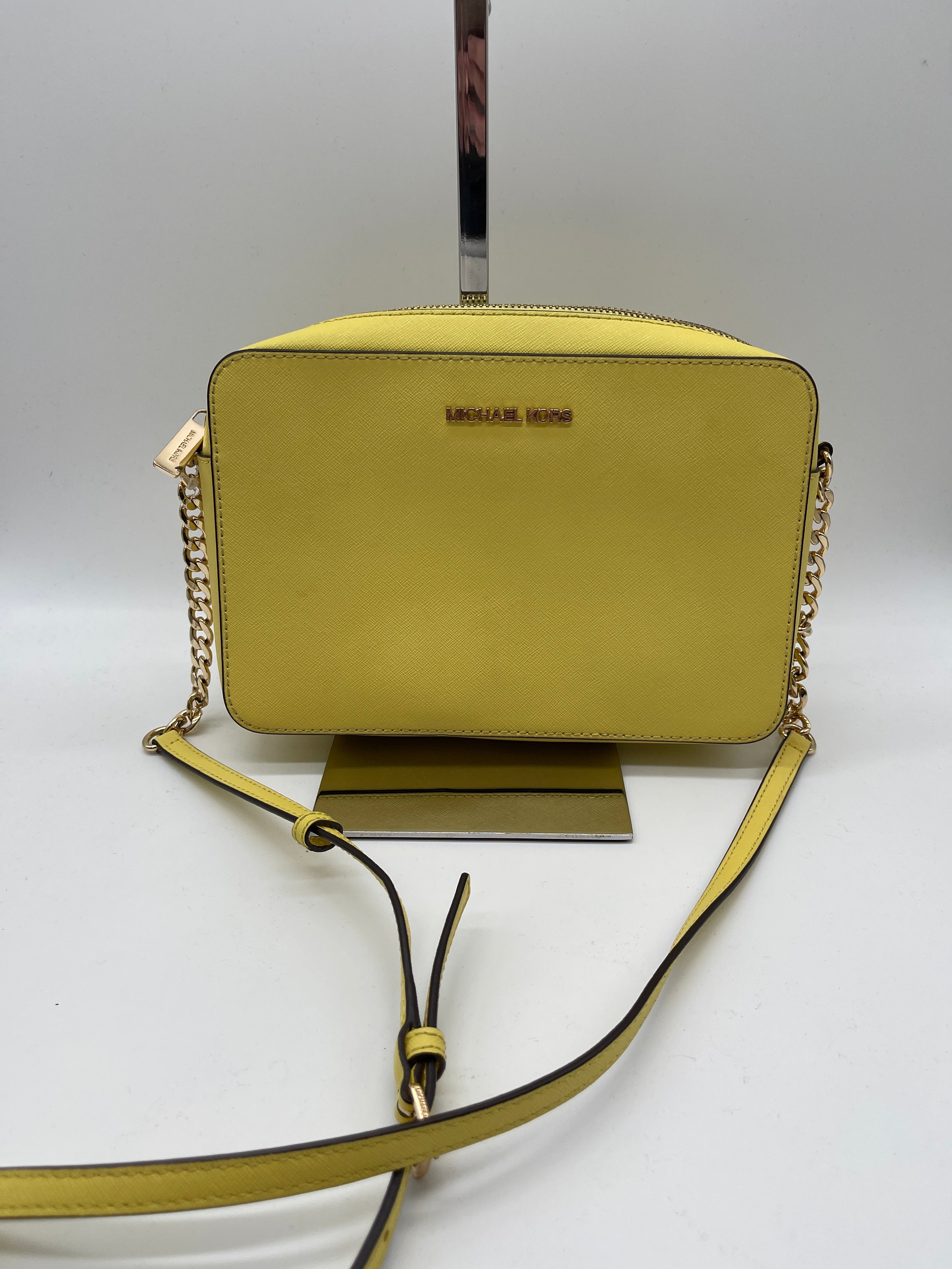 Mentore di vestiti Fort Wayne, Indiana, Crossbody Designer By Michael Kors Dimensioni: Piccolo