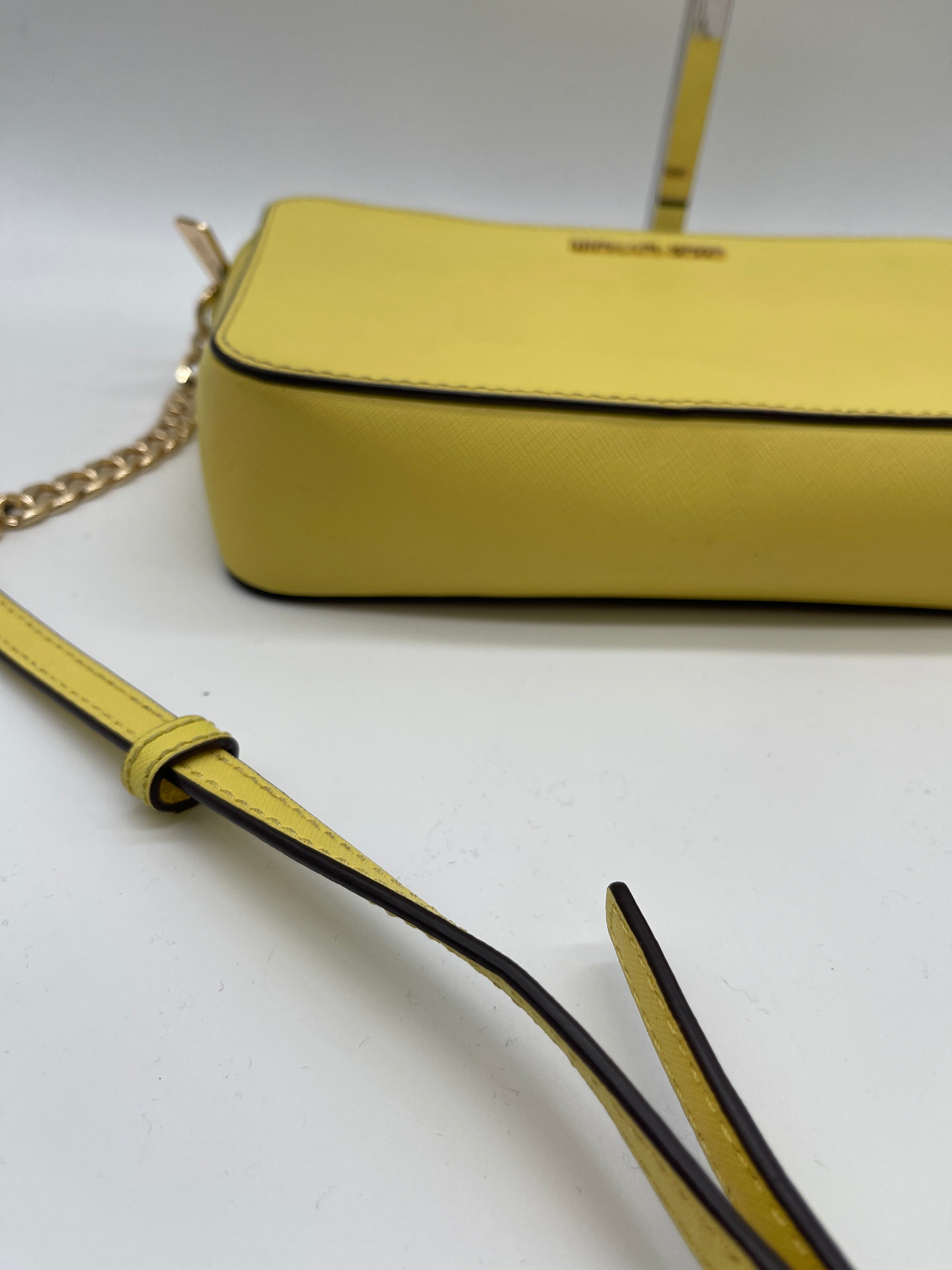 Mentore di vestiti Fort Wayne, Indiana, Crossbody Designer By Michael Kors Dimensioni: Piccolo