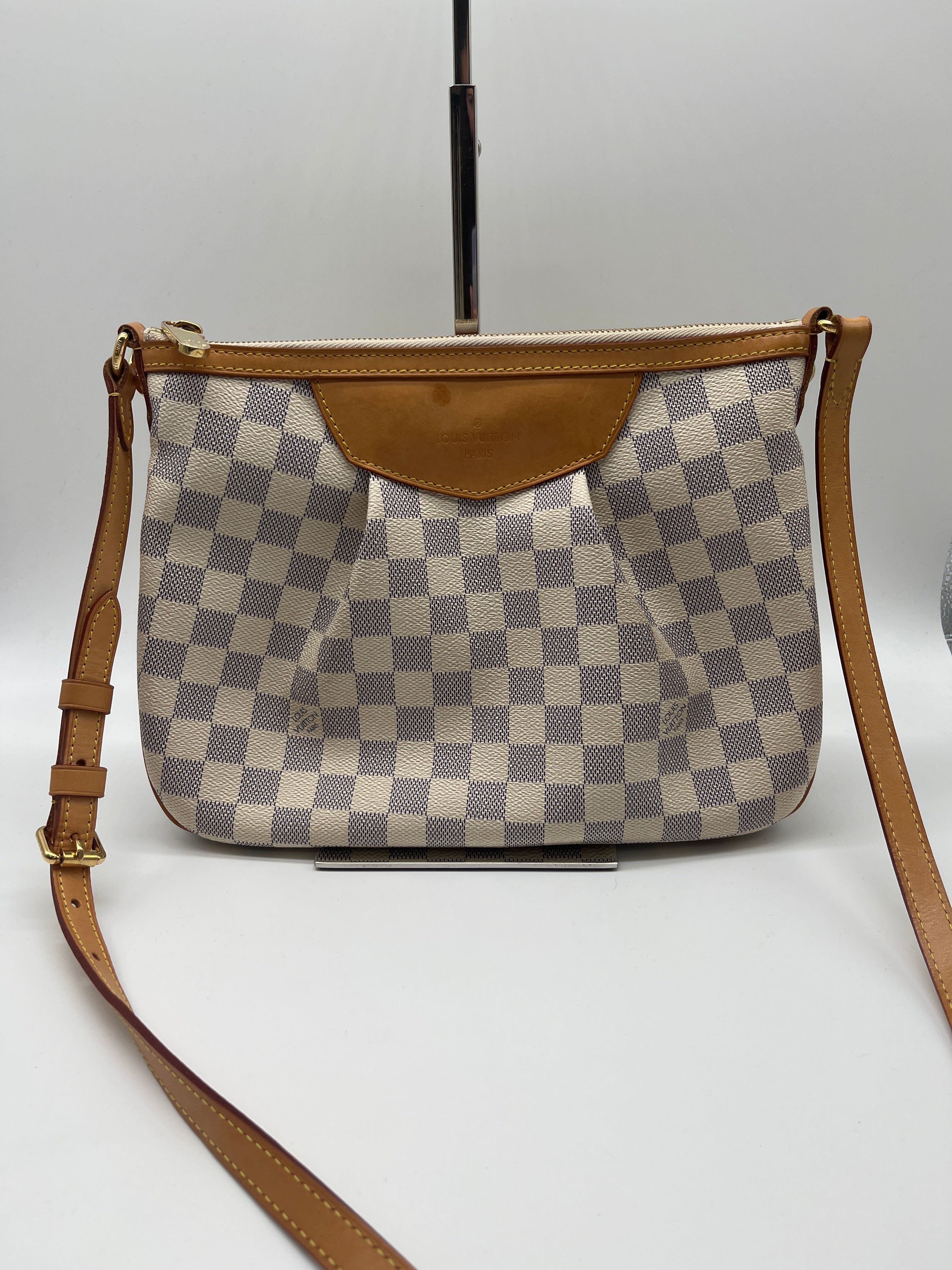 Mentore di vestiti Fort Wayne, Indiana, Crossbody Designer di lusso da Louis Vuitton Dimensioni: Medio