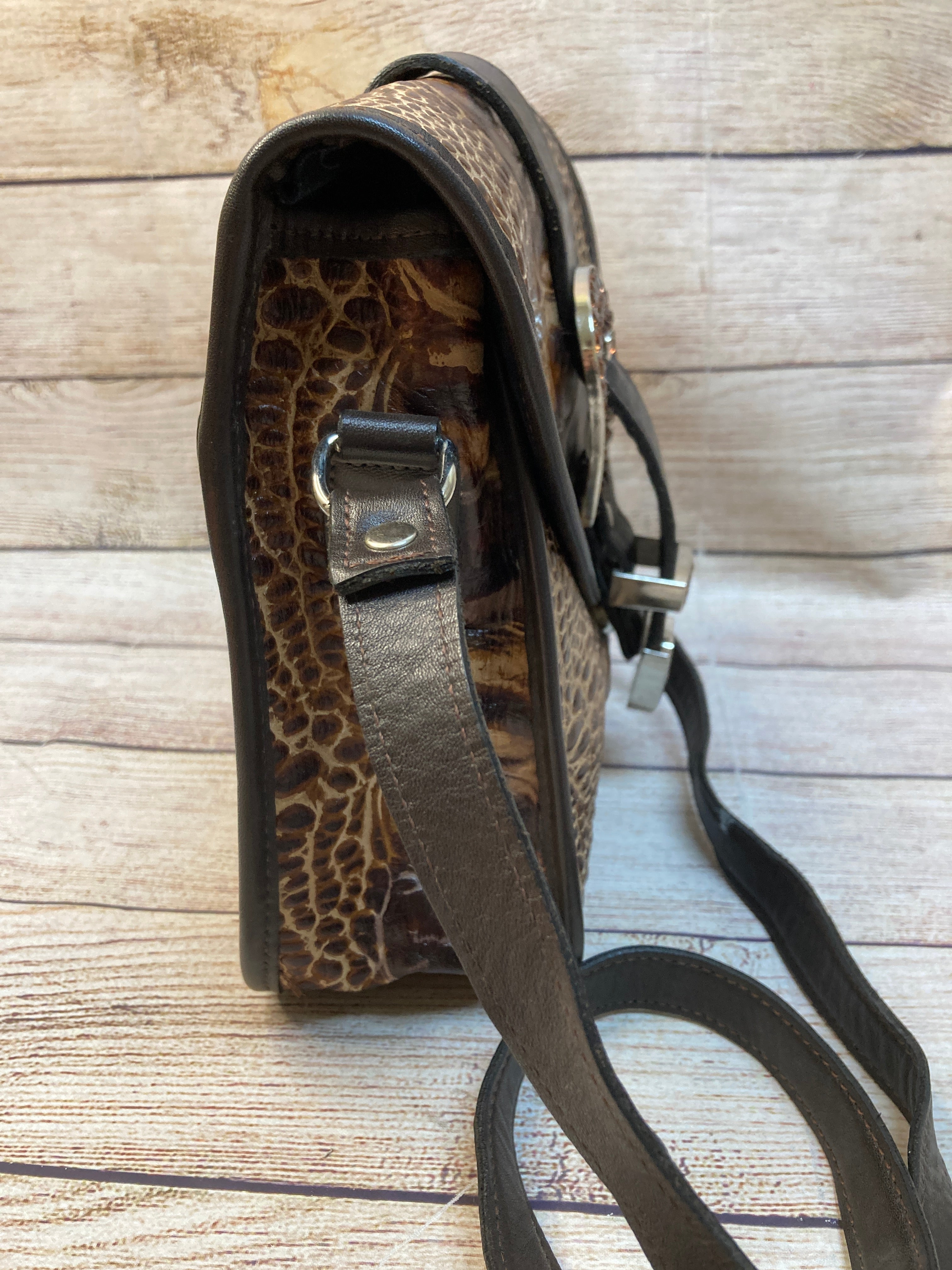 Mentore di vestiti Littleton, Colorado, Crossbody in pelle di Cmb Dimensioni: Medio