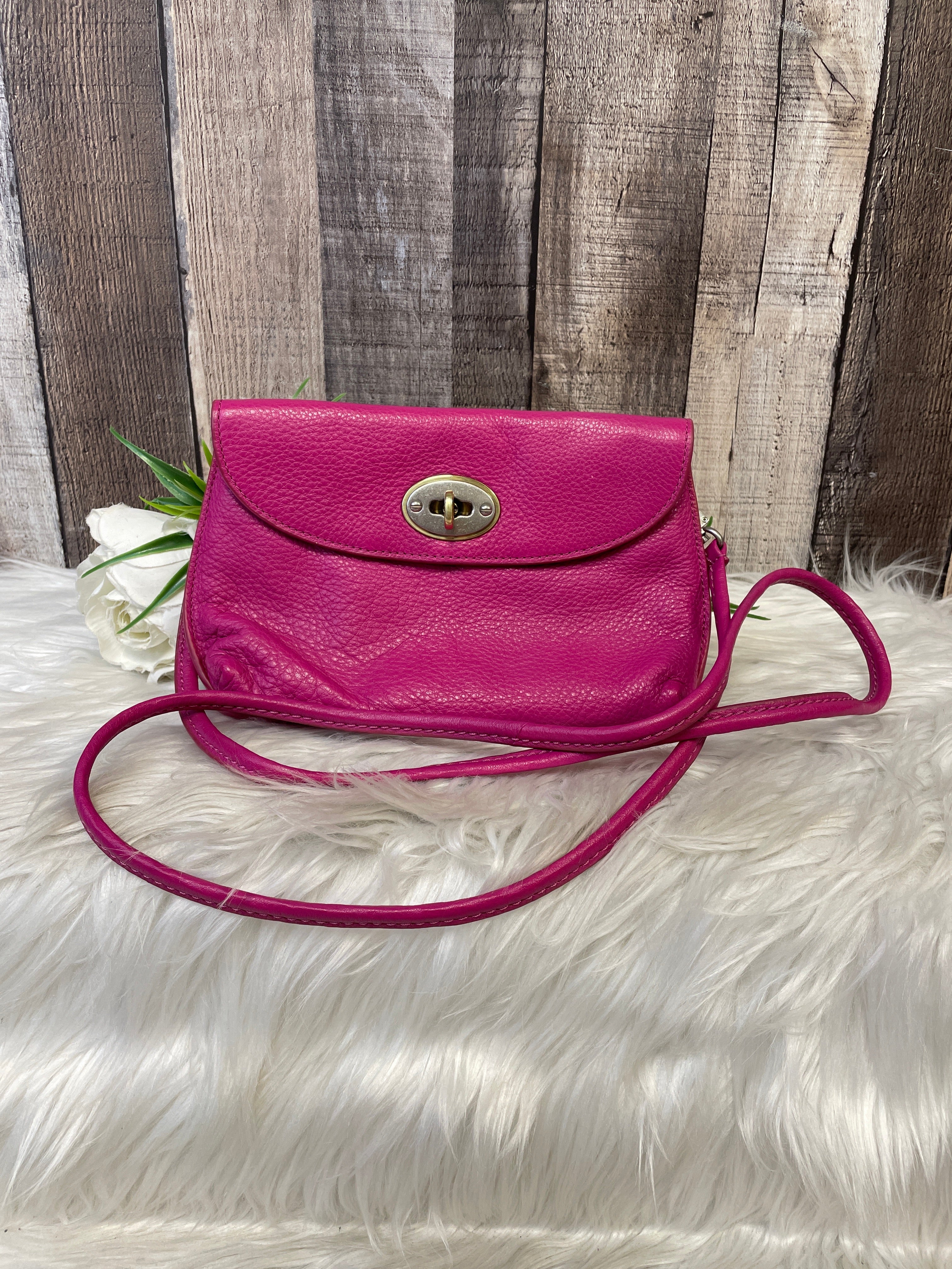 Mentore d'abbigliamento Fishers, Indiana, Crossbody in pelle di Fossil dimensioni: Piccolo