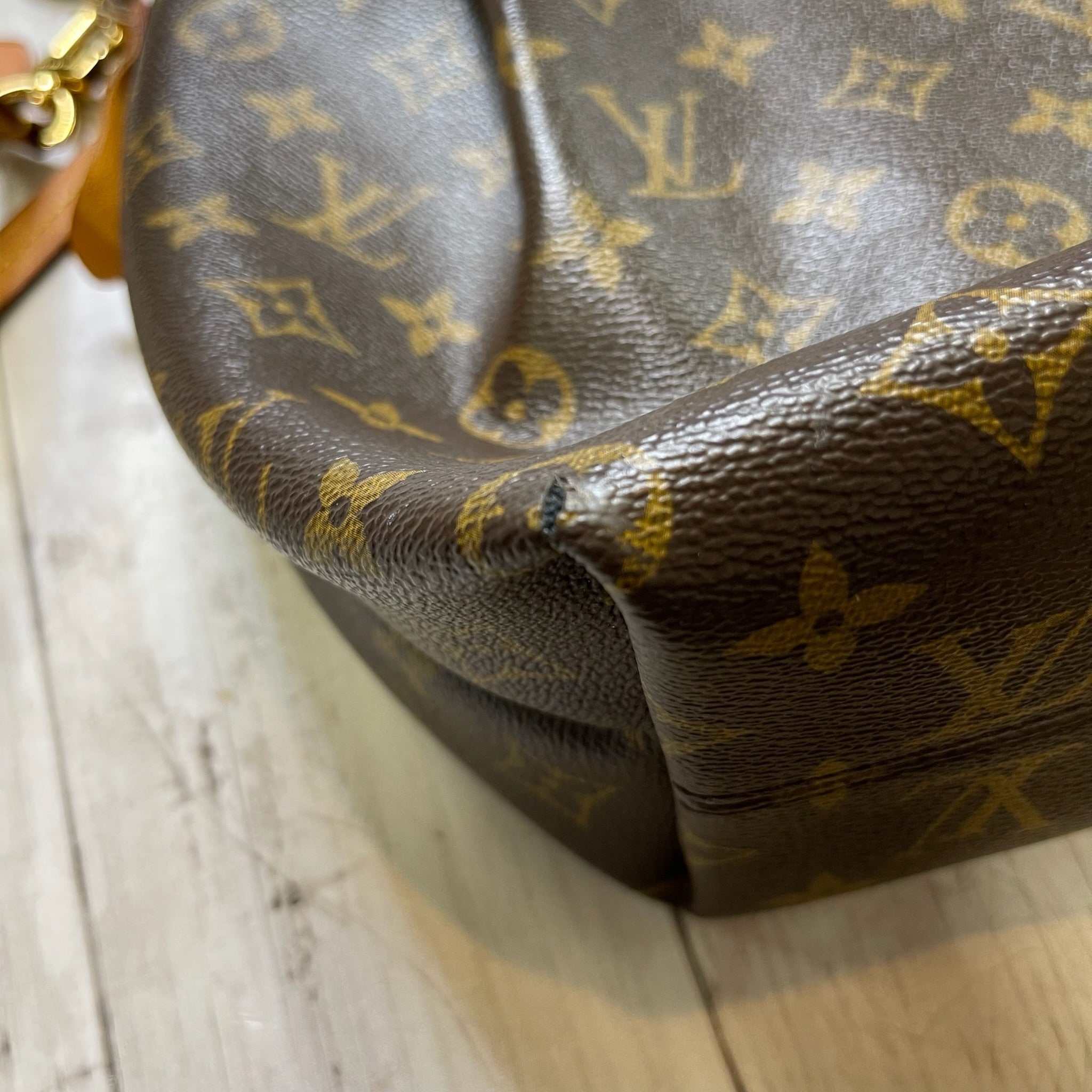 Mentore di vestiti Buford, Georgia, Zuppiera Monogram di Louis Vuitton Dimensioni: Medio