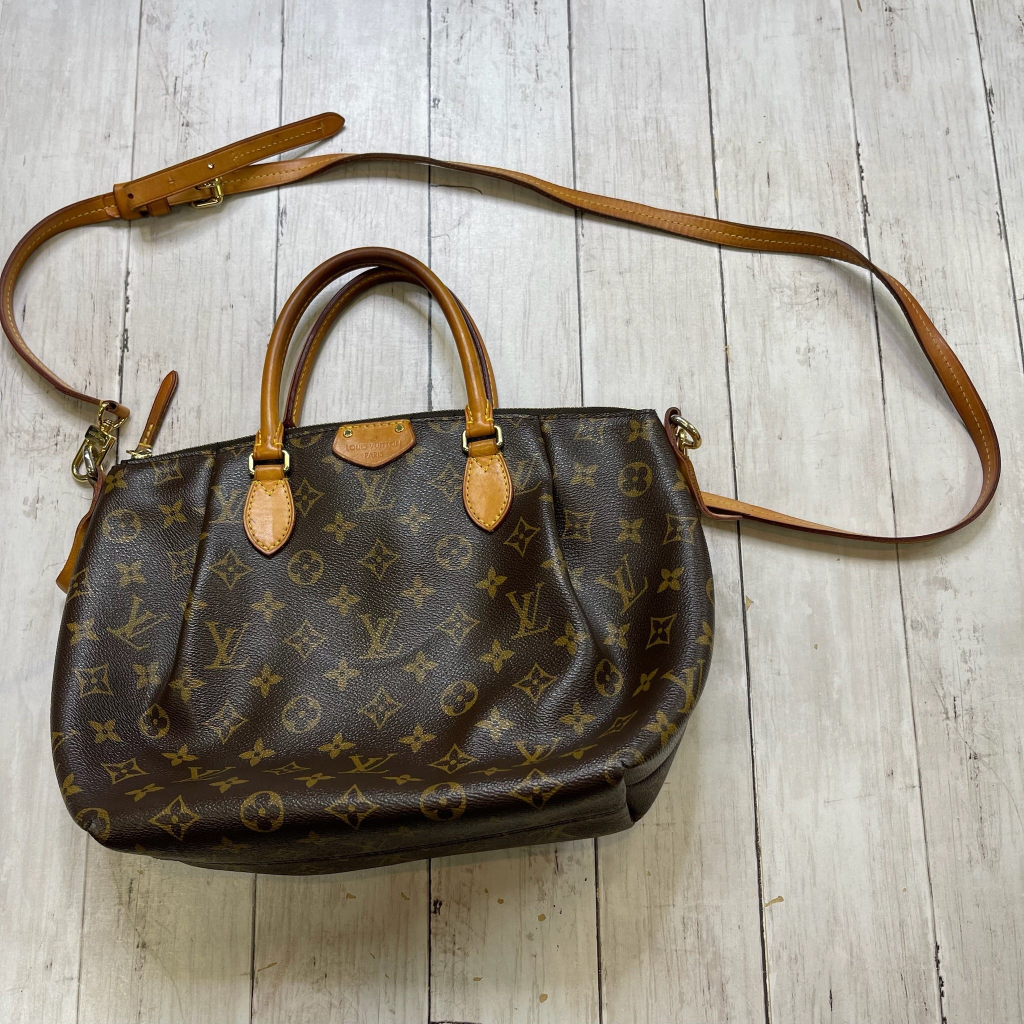 Mentore di vestiti Buford, Georgia, Zuppiera Monogram di Louis Vuitton Dimensioni: Medio